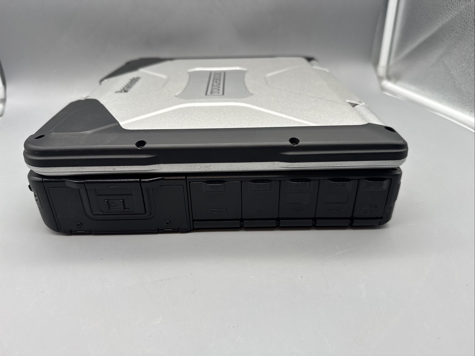 Panasonic Toughbook CF-31 Touchscreen i5-7300U 16GB DDR4 DVDRW No HD/OS/AC