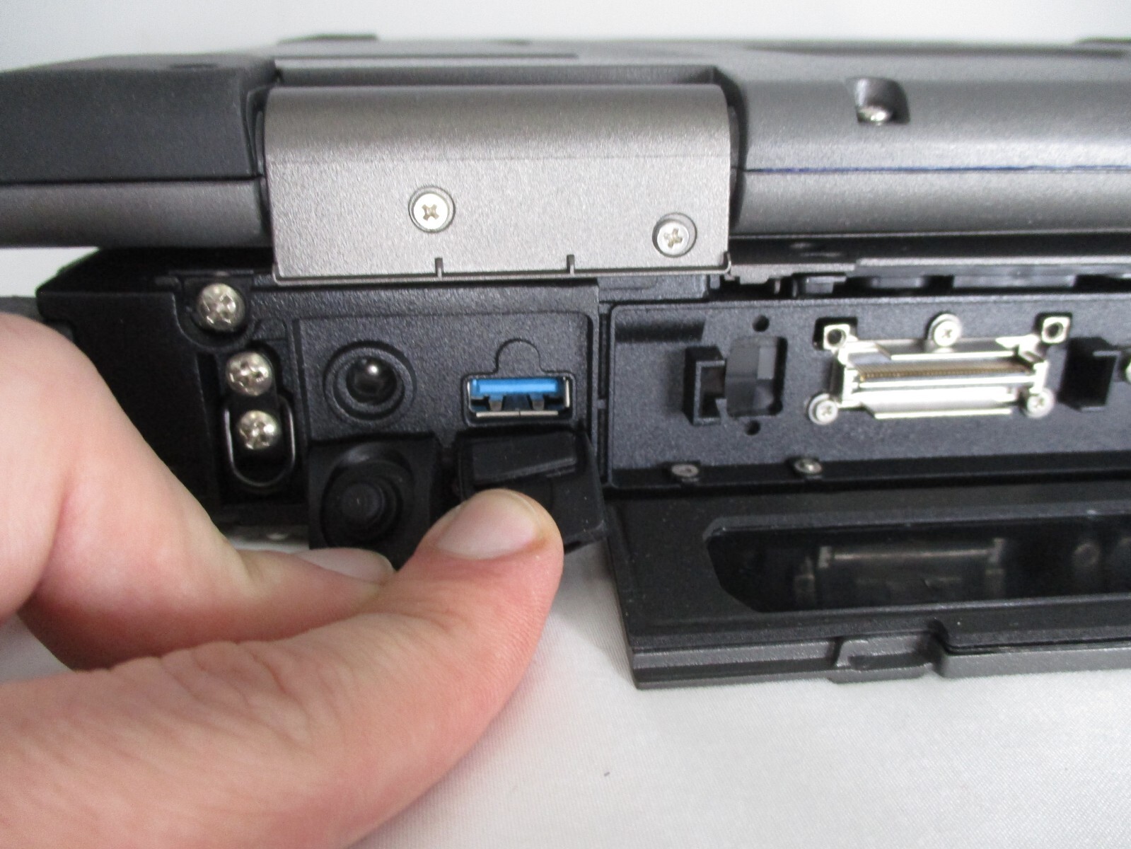 Getac B300 G7 Rugged Laptop 13.3″ FHD Touch i5-8350U 1.7Ghz 16GB 512GB LOW HOURS