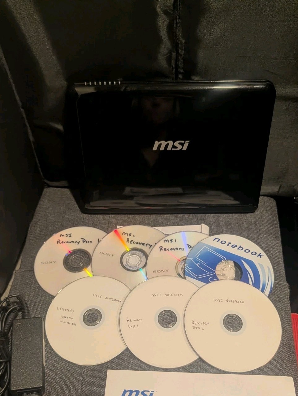 MSI L1350 N014 Intel Atom N455 10″ Laptop W/ Bag, Disks, Booklets & Charger Cord