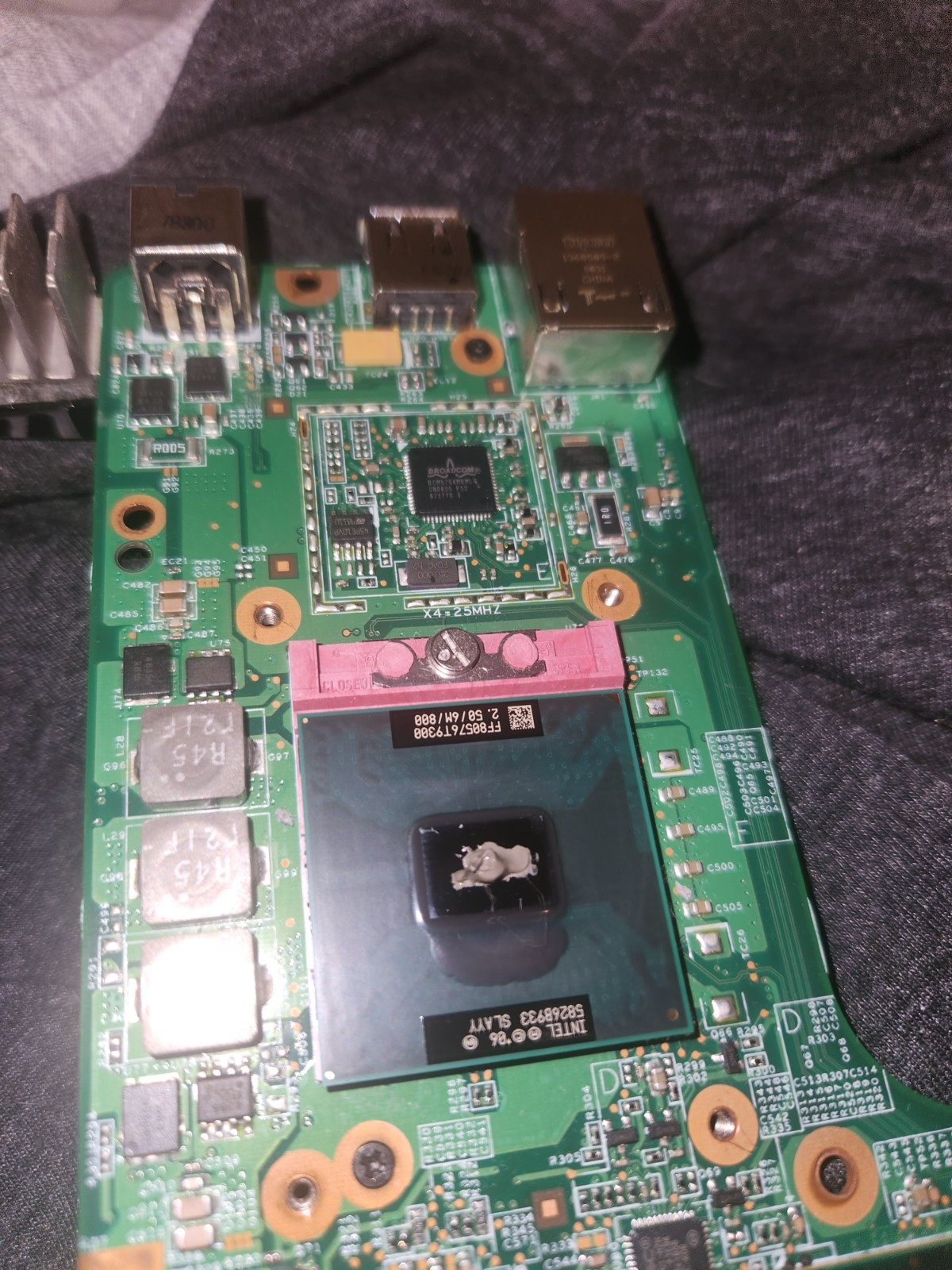 Dell XPS M1730, Intel® Core™2 Duo CPU 9300 @ 2.50 GHz, NVIDIA GeForce 8700M, 2TB