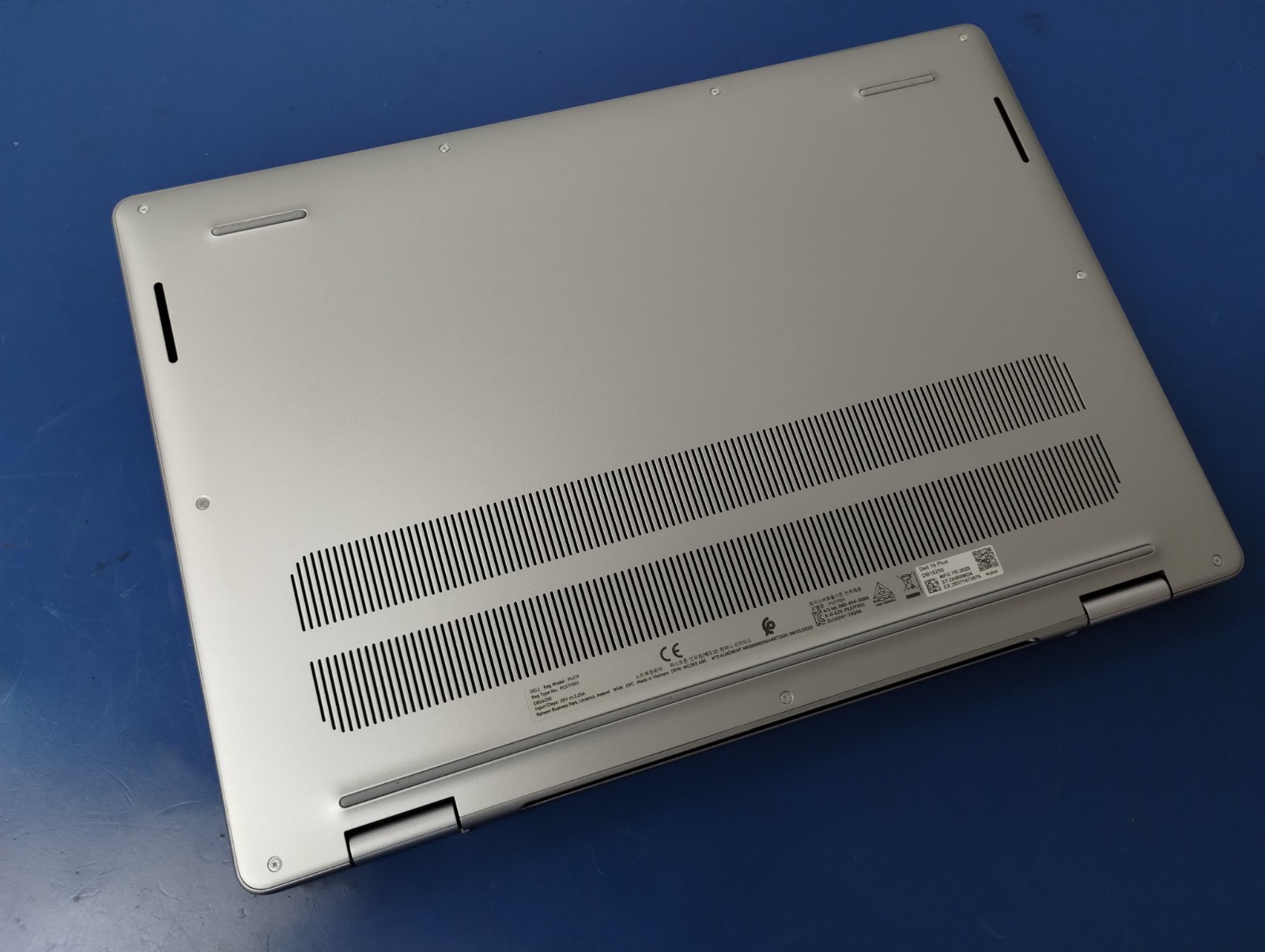 DELL 16 DB16250 VPVXG, Intel Core Ultra 9 288V, 3.30 GHz, 32 GB RAM, 1 TB NVMe