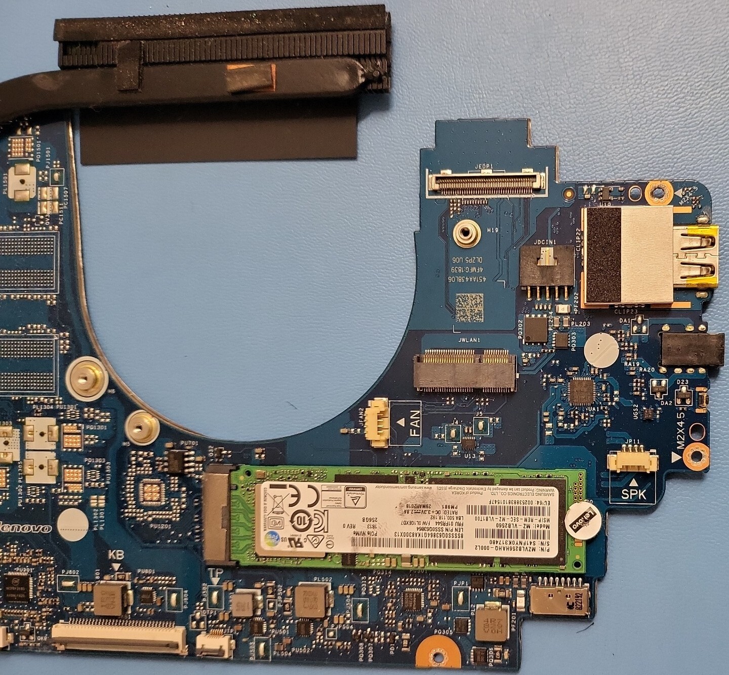 Lenovo Yoga 730-15IKB Core i5-8250U 1.60GHz, 8GB, 256GB, 15.6″ motherboard