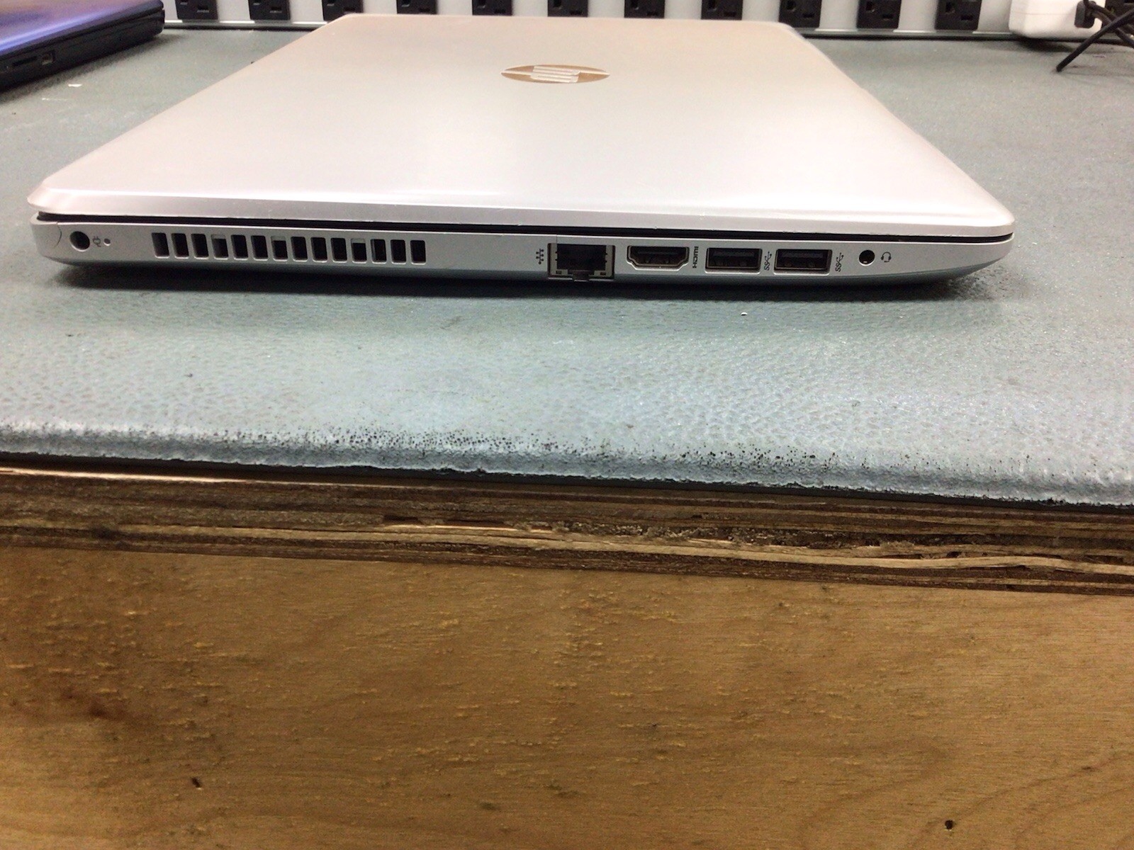 HP Notebook – 15z-bw000 Gaming Laptop AMD A9 Radeon R5 | 8GB | 1TB HDD | NO OS
