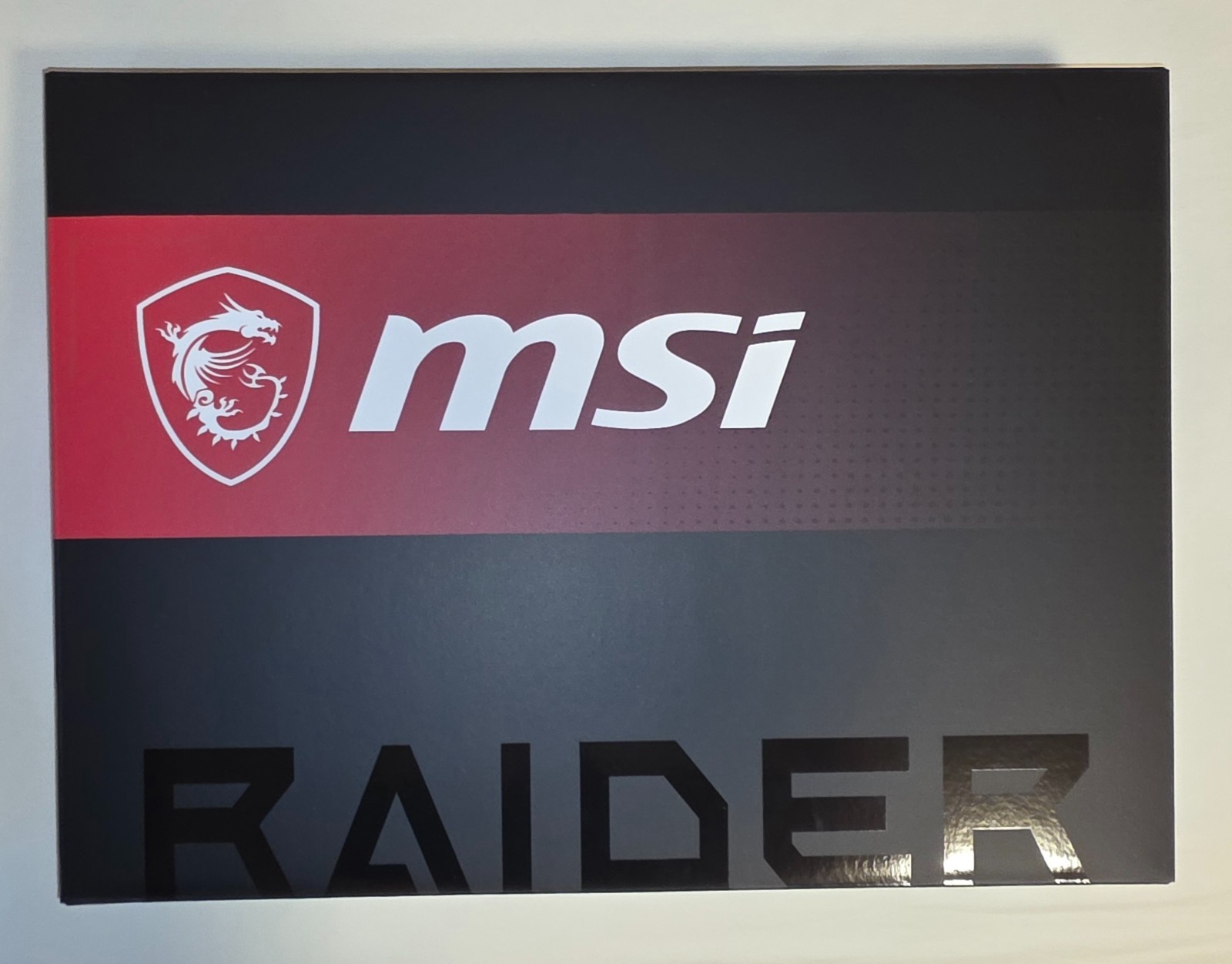 MSI RAIDER 18″ HX AI A2XWJG-069US 5090 U9-285HX 64GB 2TB 3840×2400 120Hz Laptop