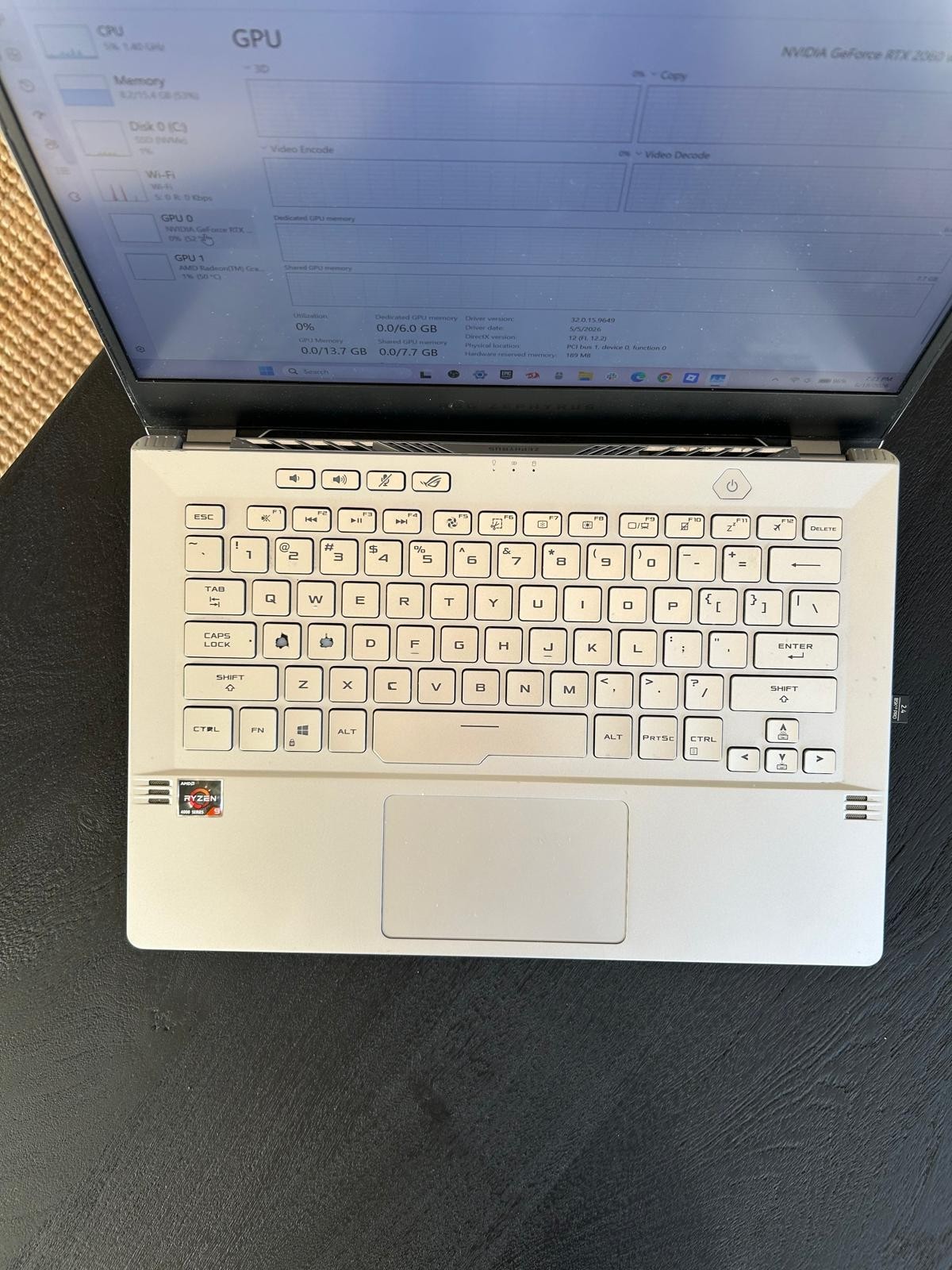 ASUS ROG Zephyrus G14 14″ (1TB, AMD Ryzen 9 4900HS, 3.0 GHz, 16GB RAM, RTX 2060)