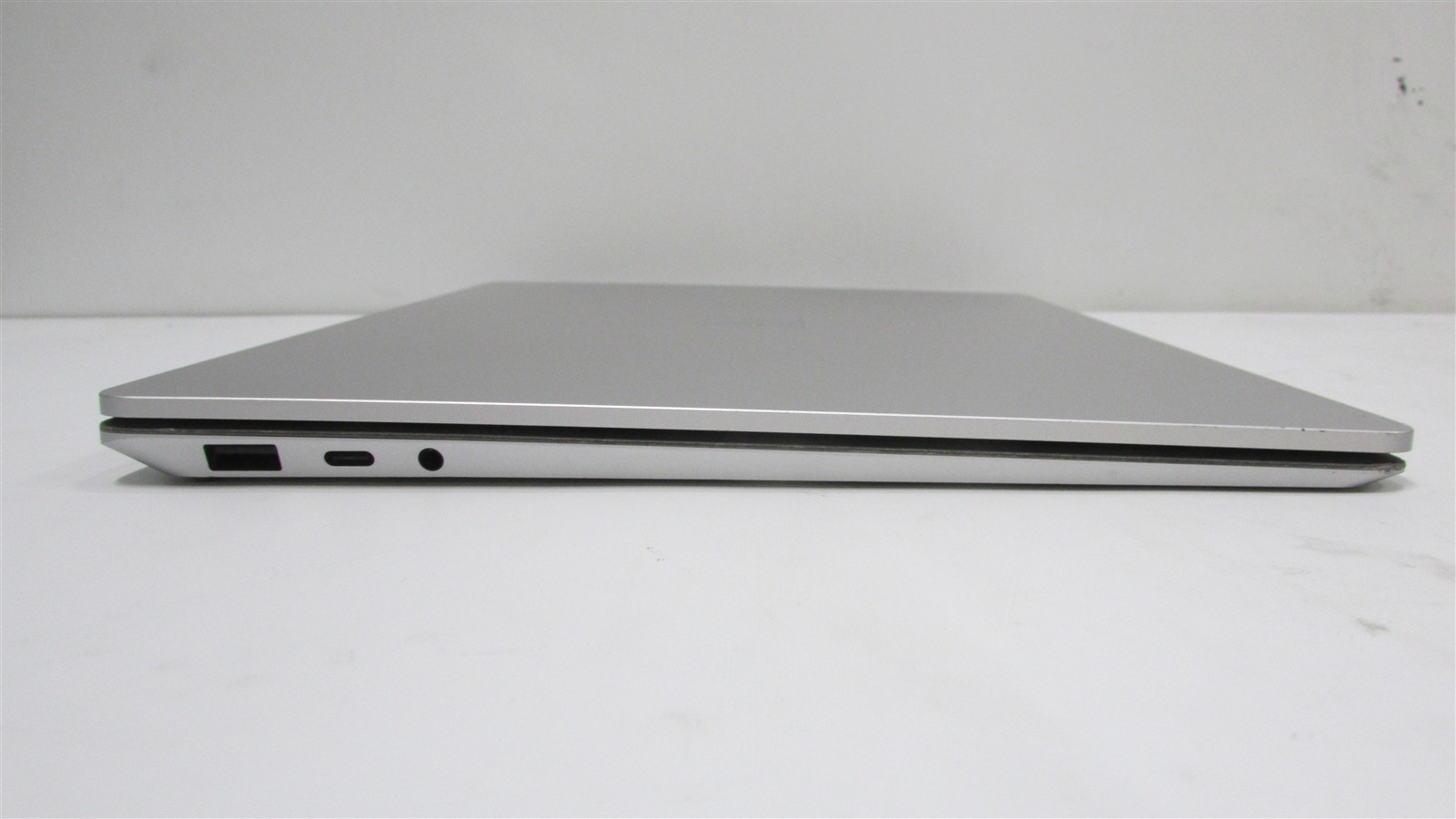 Microsoft Surface Laptop 3 1867 i7-1065G7 1.3GHz 16GB 512GB 13.5″ Windows 11 Pro