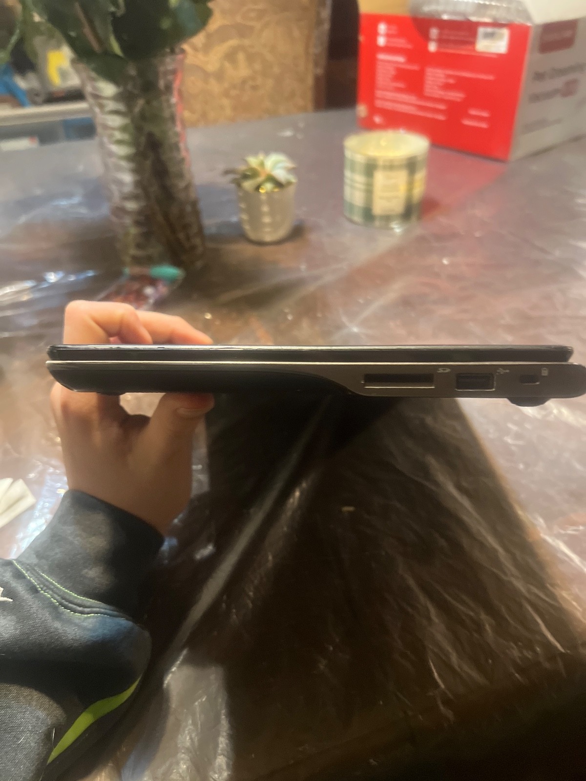 Acer Chromebook C720-2802 ZHN 1.4GHz 16GB SSD Working (No power adapter)