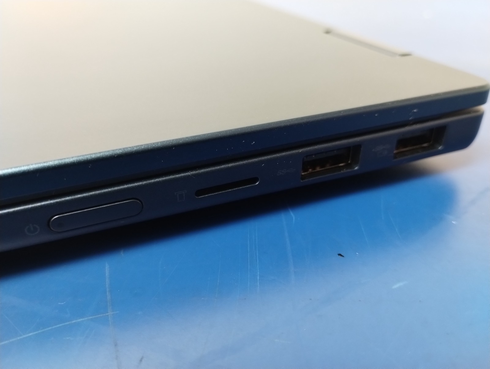 LENOVO IdeaPad 5 2-in-1 14AKP10, AMD Ryzen AI 7 350, 16 GB RAM, 1 TB NVMe SSD