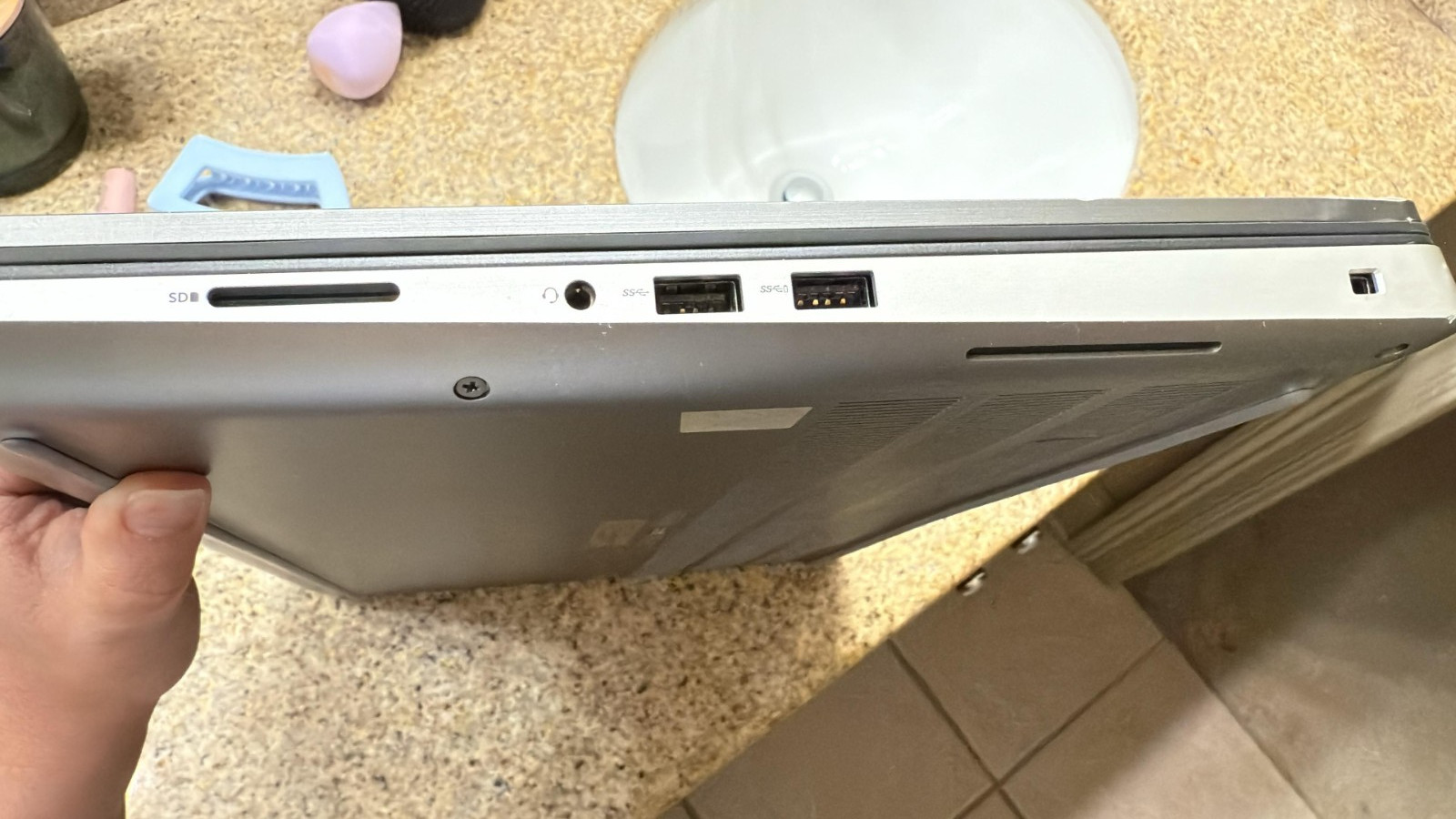 Dell Precision 7760 | Xeon W-11588M | 64GB ECC RAM | 1TB SSD | RTX A4000 | 17.3″