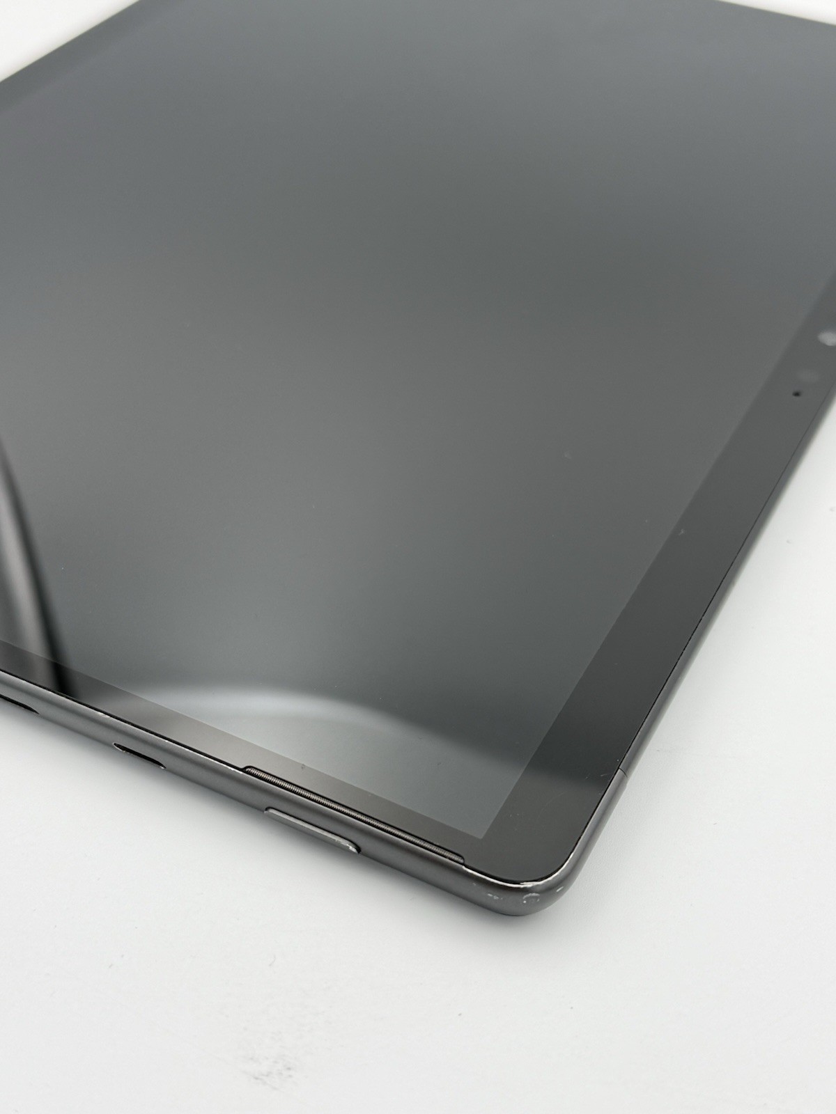 Microsoft Surface Pro 8 13” – i5 11th Gen | 8GB RAM | 256GB SSD (READ DESC) 39C