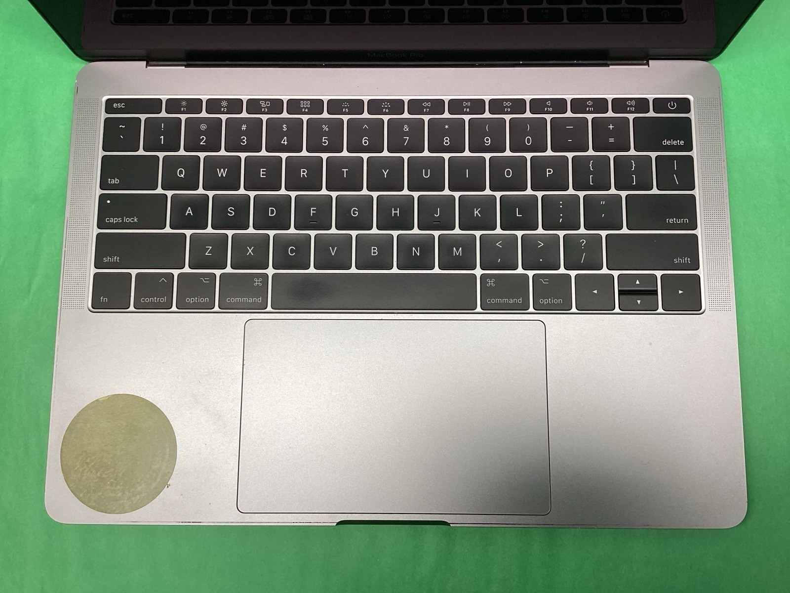 Apple Mid 2017 MacBook Pro A1708 – 13” Laptop – BROKEN SCREEN – BOOTS TO SETUP