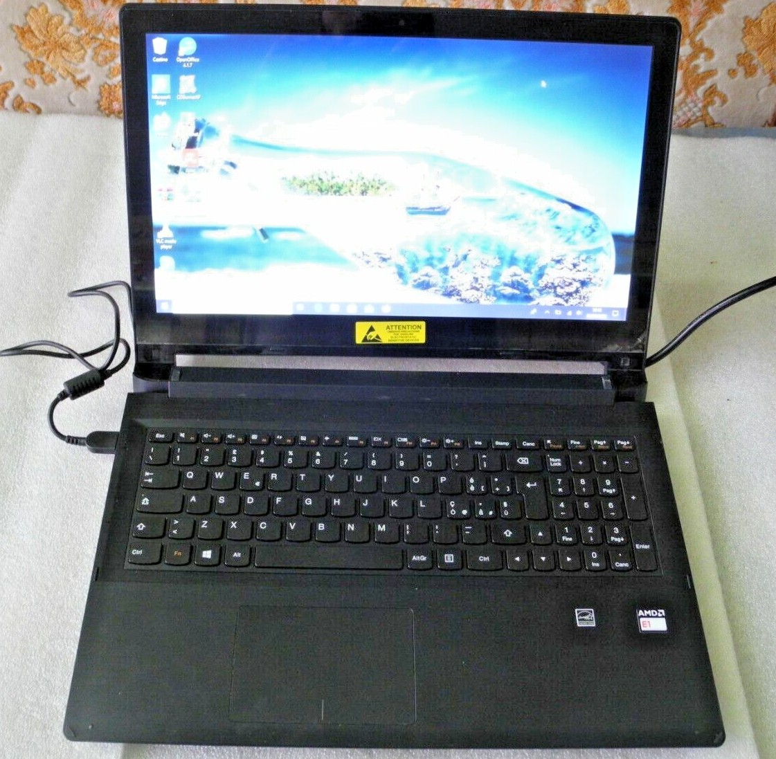 Lenovo Ideapad Flex 2-15d E1-6010 4gb ram 240gb SSD DVD Xubuntu 22.04