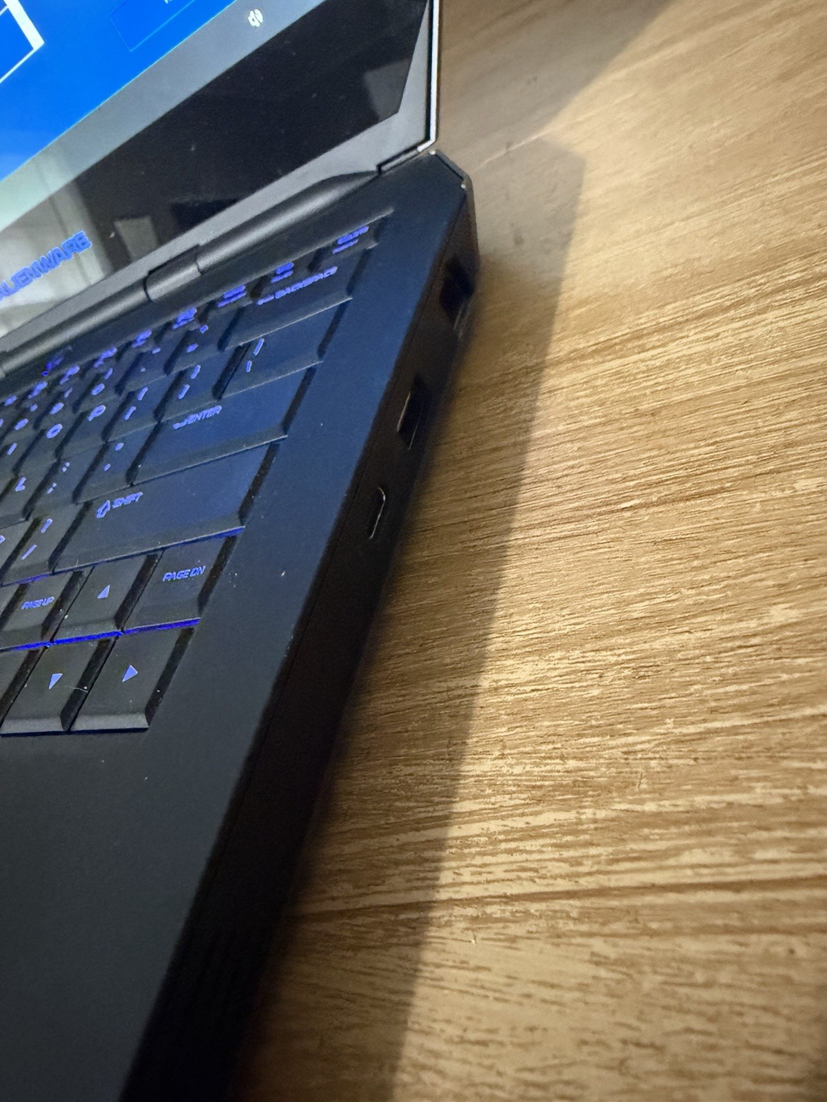 USED RESET Alienware 13 R2 13in Gaming Laptop i5-6200U 8GB 500GB SSD GTX 960M