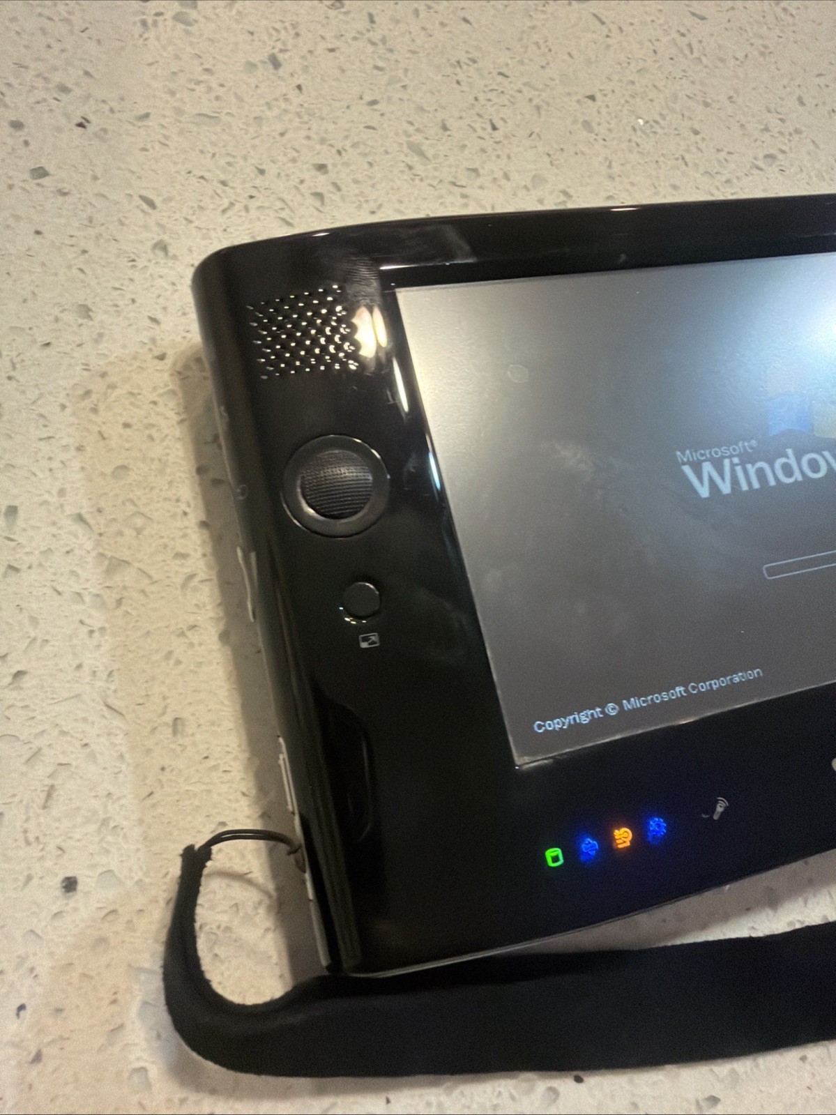 Samsung Q1 Handheld PC ( Model NP-Q1-V004/SEA ) WINDOWS XP Locked ** SUPER RARE