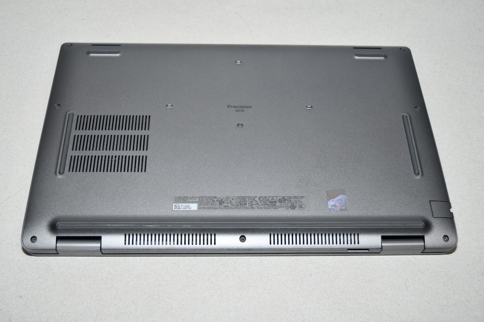 ^ Dell Precision 3570 Laptop Intel i7-1265U No Ram No HD No Battery Cracked LCD