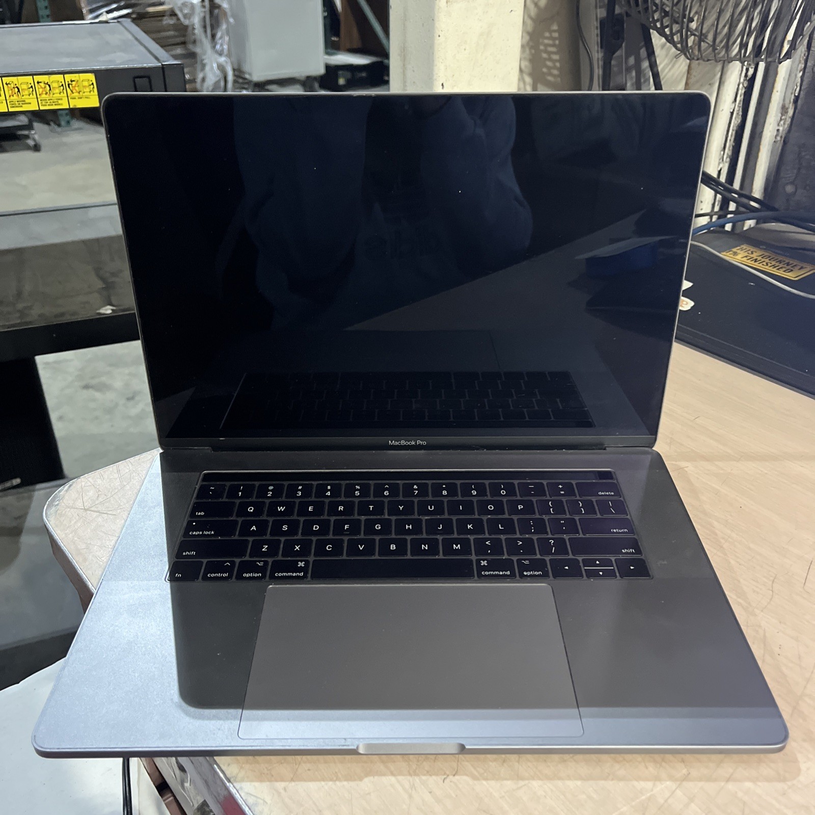 APPLE MACBOOK PRO 15″ TOUCH/MID-2017 CORE I7-7700HQ 2.8GHZ 16GB RAM 256SSD