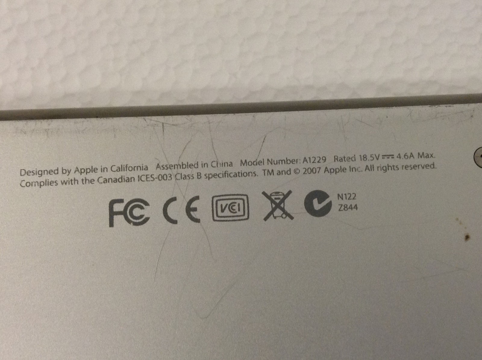 Apple MacBook Pro A1229 17″ Laptop Core 2 Duo 2.4GHz 4GB AC Power Adapter AS-IS