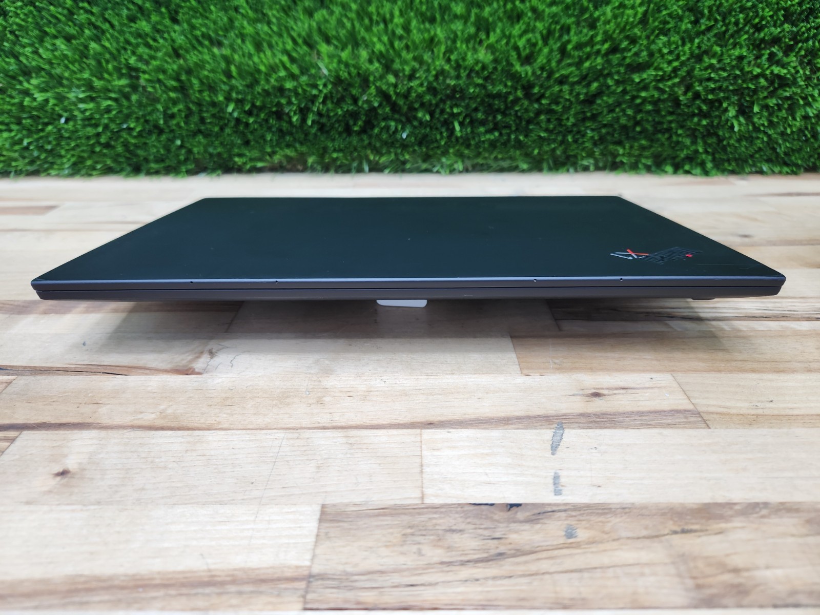 Lenovo ThinkPad X1 Carbon Gen 8 14″ QHD i7-10610U 16GB 256GB SSD Windows 11 Pro~