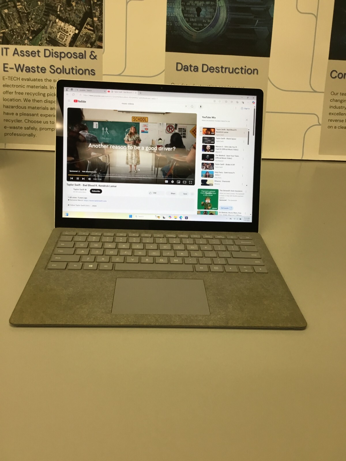 Microsoft Surface laptop13.5” 256 GB Core i5 7th Gen 2.60GHz 8GB RAM WIN 11 PRO