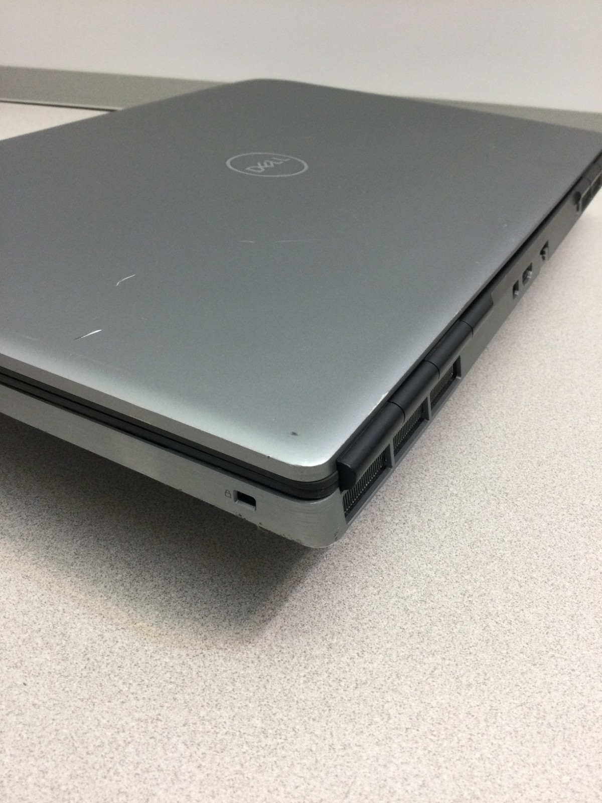 Dell Precision 7750 i7-10875H 2.30GHz 32GB 256GB NVMe 17.3″ RTX 4000