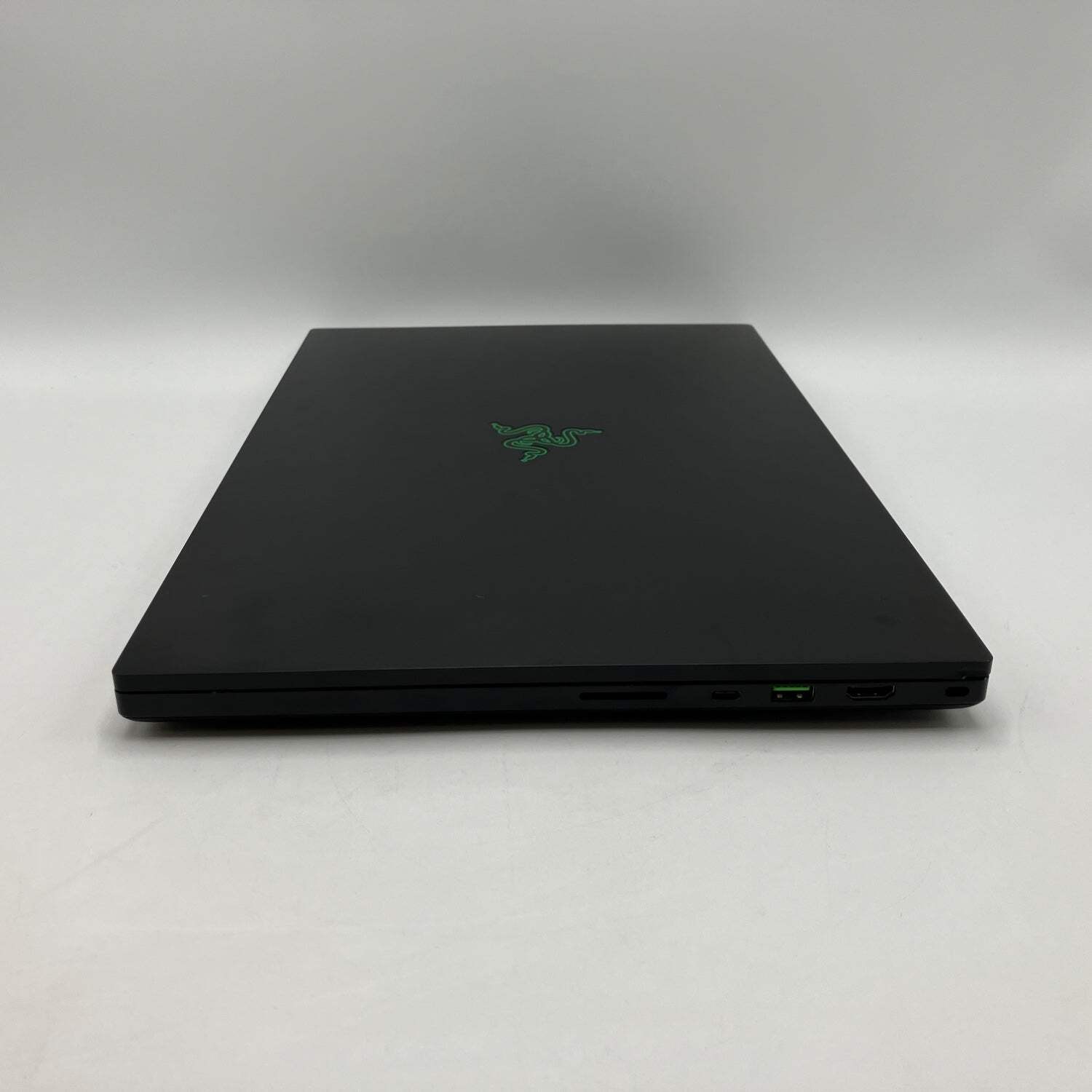Razer Blade 17 RZ09-0423 17.3″ i9-12900H 16GB RAM 1TB SSD GeForce RTX 3070 Ti