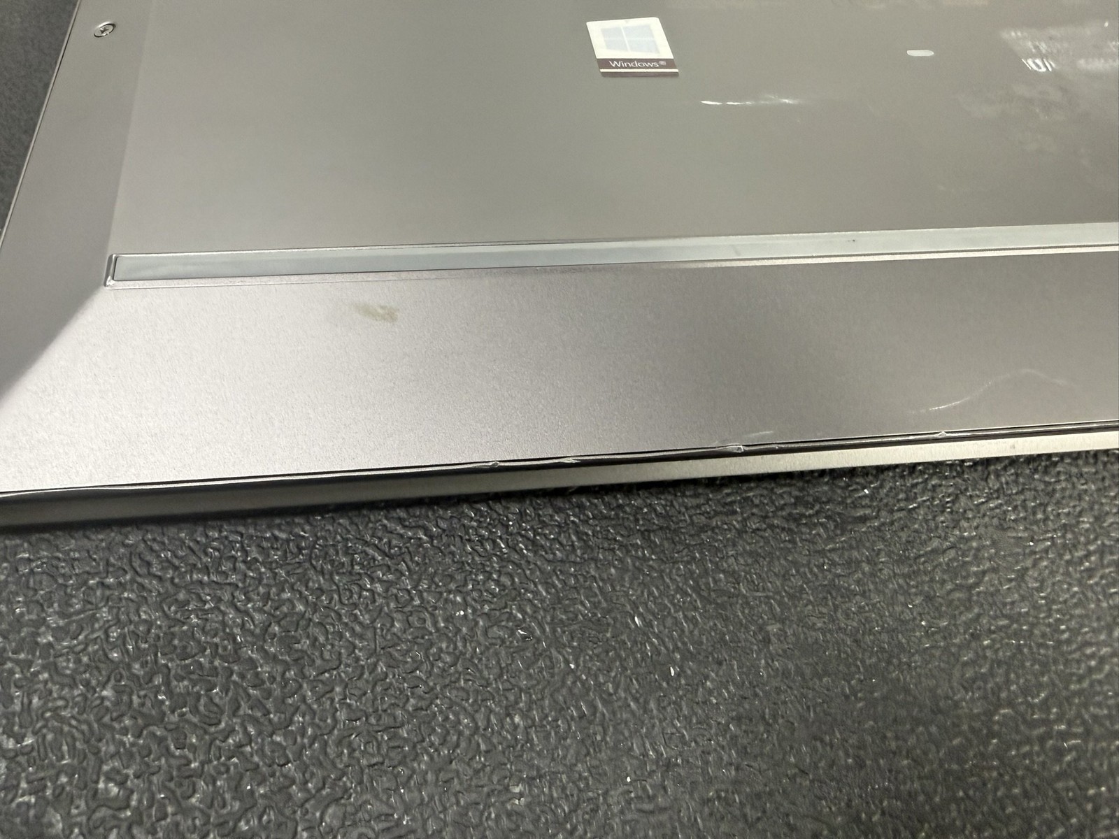 HP ZBook Firefly 15 G8 15.6″ Core i7-1185G7 3.0GHz 16GB DDR4 512GB SSD – READ
