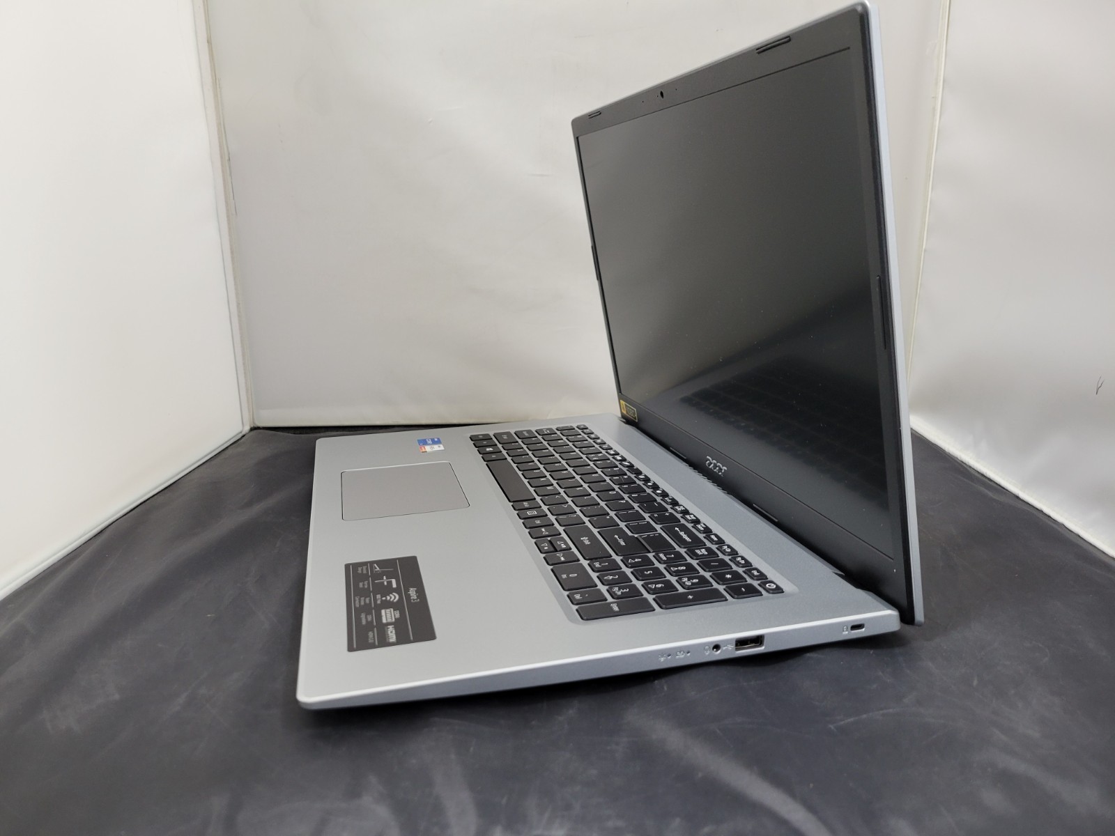 Acer Aspire 3, 17.3″ i5-1135G7 Iris Xe Graphics 8/256GB win 11 home