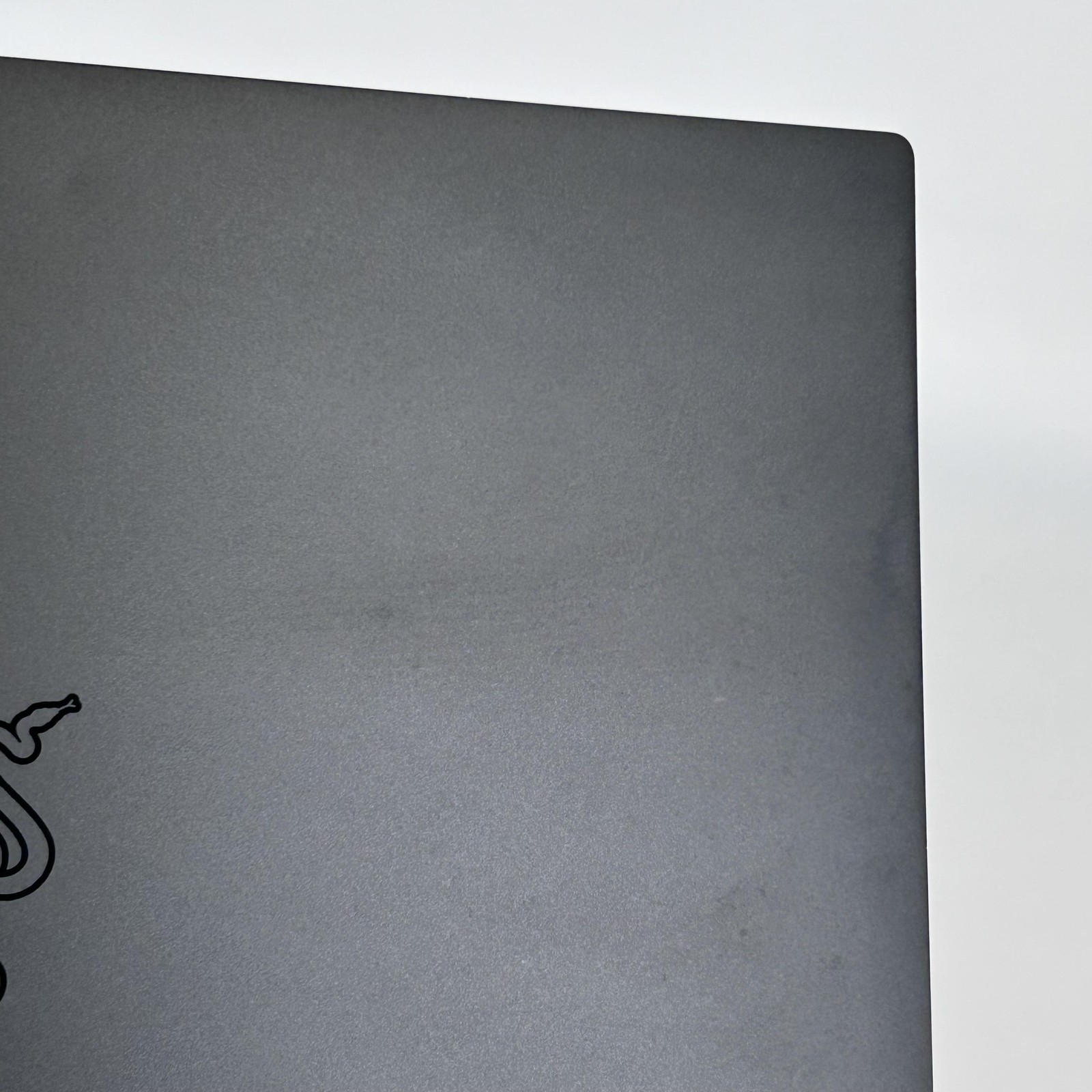Razer Blade Stealth 13 FHD i7-8565U 1.80GHz 8GB 256GB SSD Good Chipped Screen