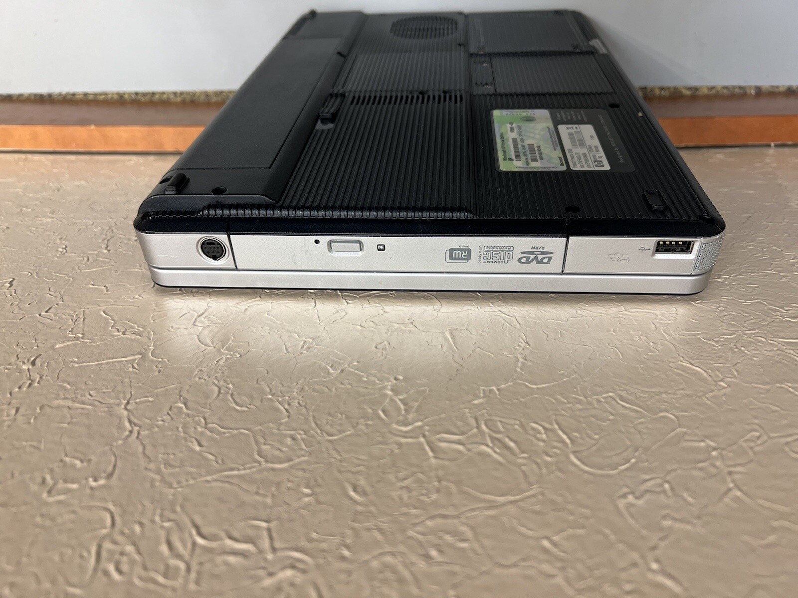 Compaq PRESARIO V2000 1.80GHz Mobile AMD Sempron 512MB RAM 0GB HDD