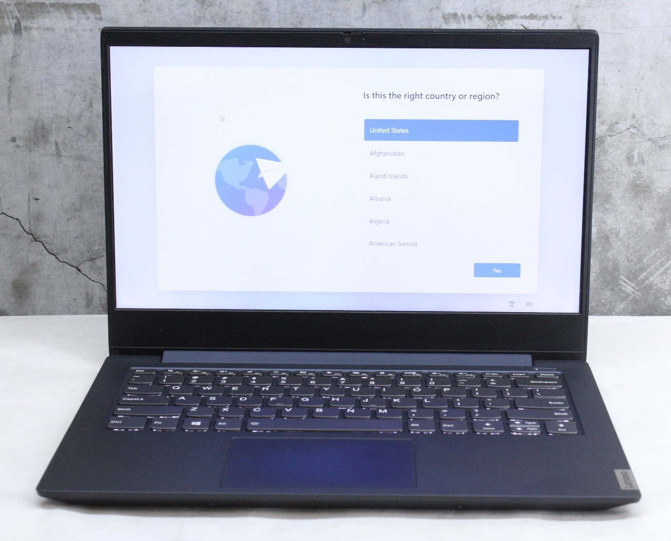 Lenovo IdeaPad S340 14IIL | i5-1035G1, 4GB Ram, 256GB NVMe, Grade B- Read!