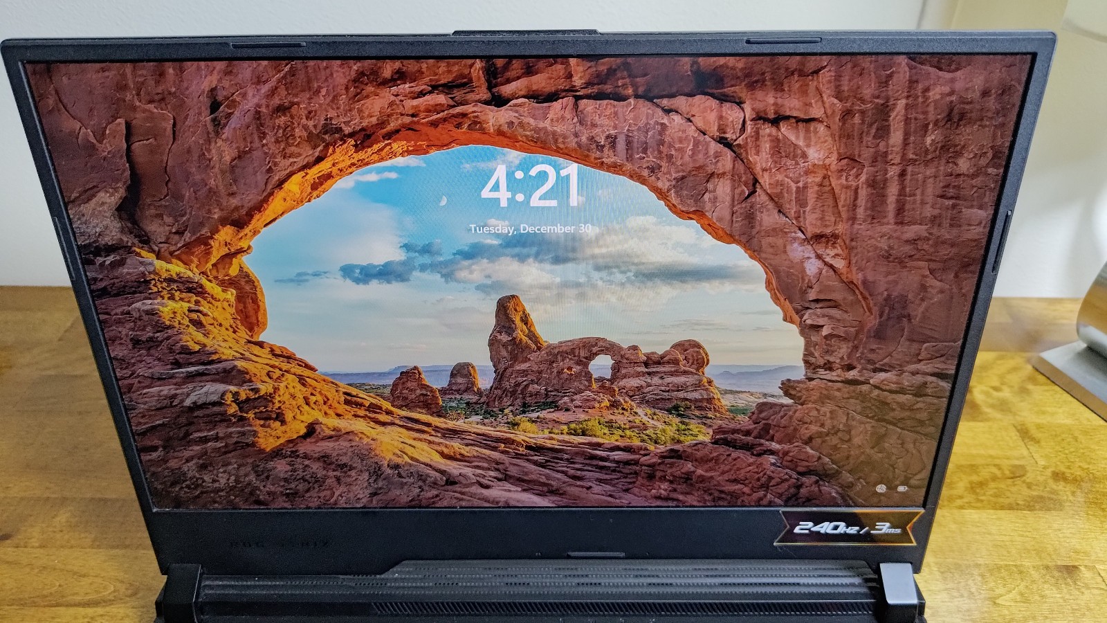 Used Asus ROG Strix Scar III G531GV, intel i7-9750h, 2060 6gb, 15.6″ 240hz/3ms