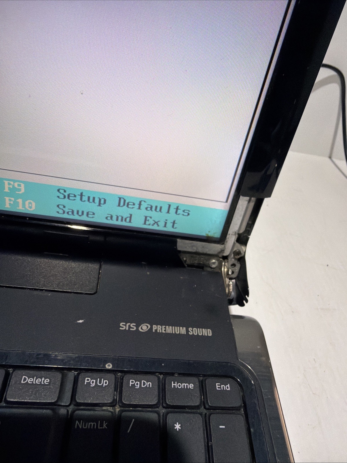 Dell Inspiron 1564 15″ Laptop i3-M330 4gb Ram No Drives Boots Bios Read Desc.