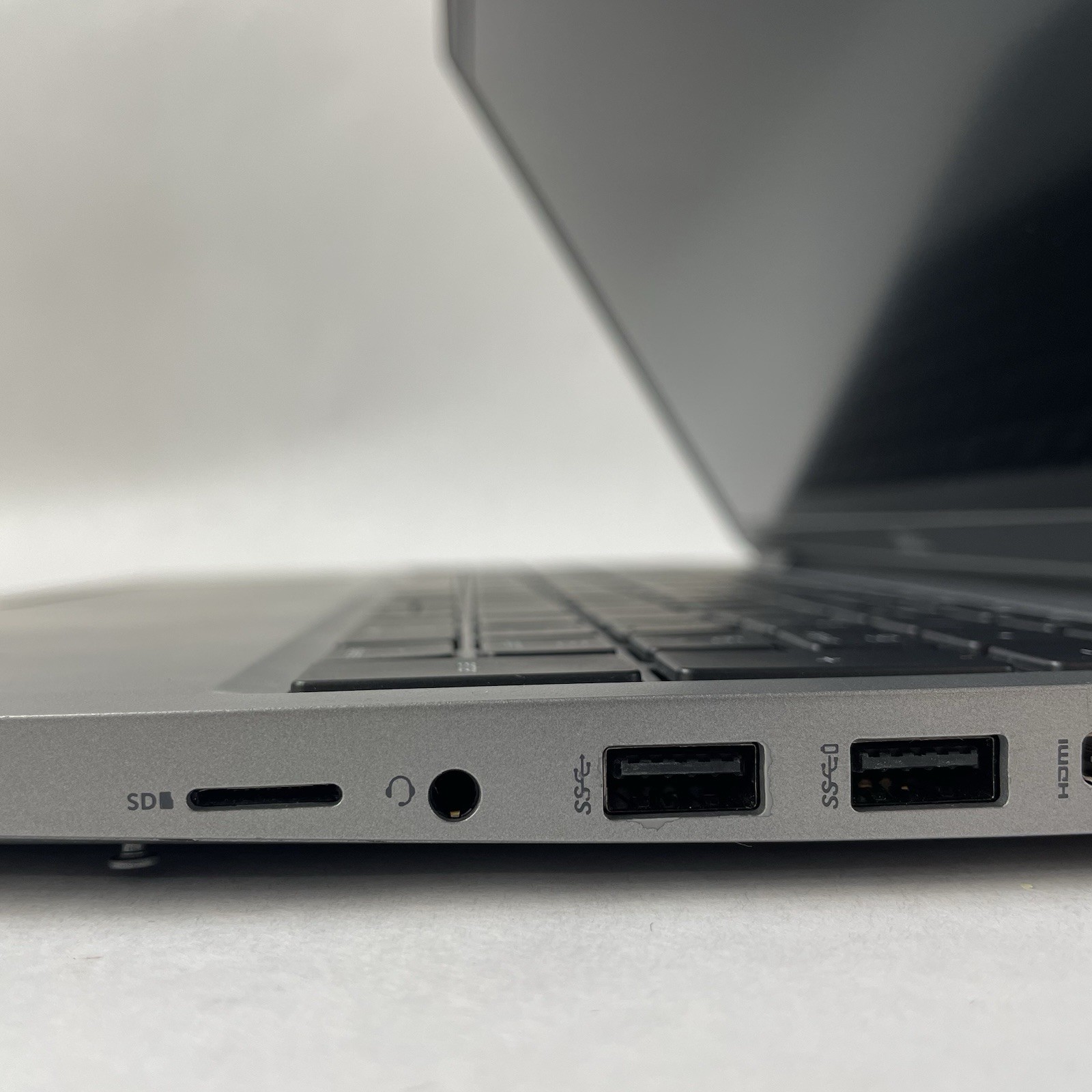 Dell Latitude 5520 15.6″ i5-1145G7 2.60 GHz 8 GB RAM No SSD/OS/AC/Battery – READ