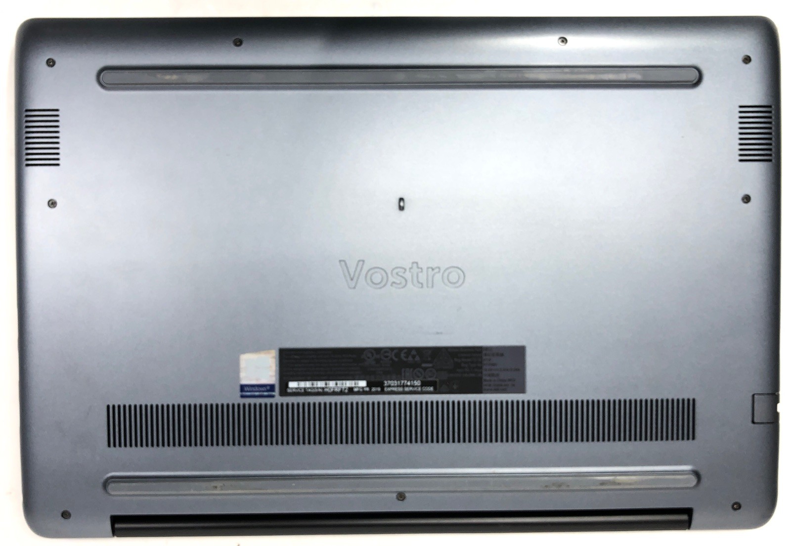 Dell Vostro 5581, Intel Core i7-8565U @1.80GHz, Nvidia MX130, 8GB RAM, NO SSD/OS