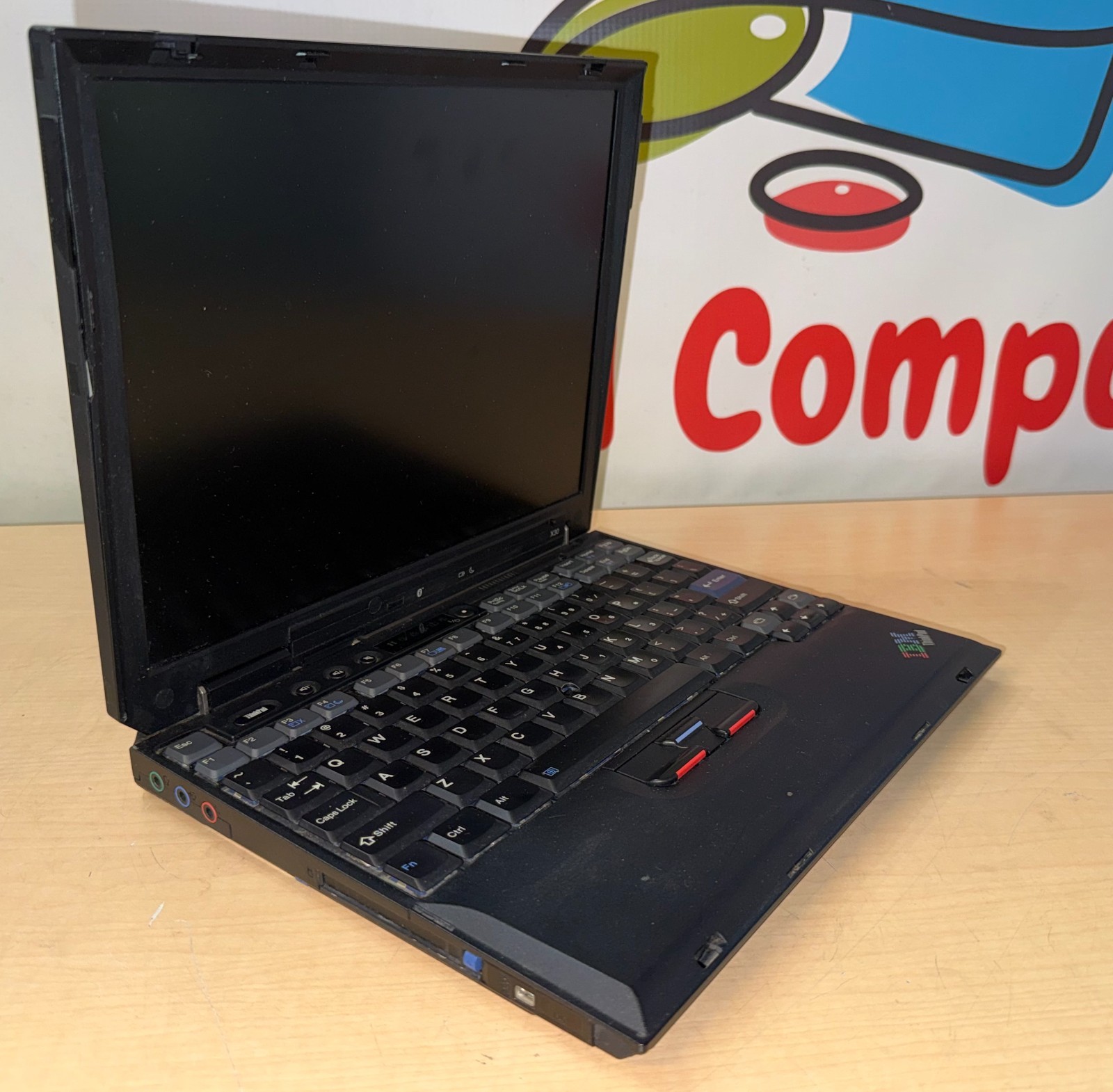IBM ThinkPad T30 Type 2672 Laptop with Docking Station and Power Adapter KL