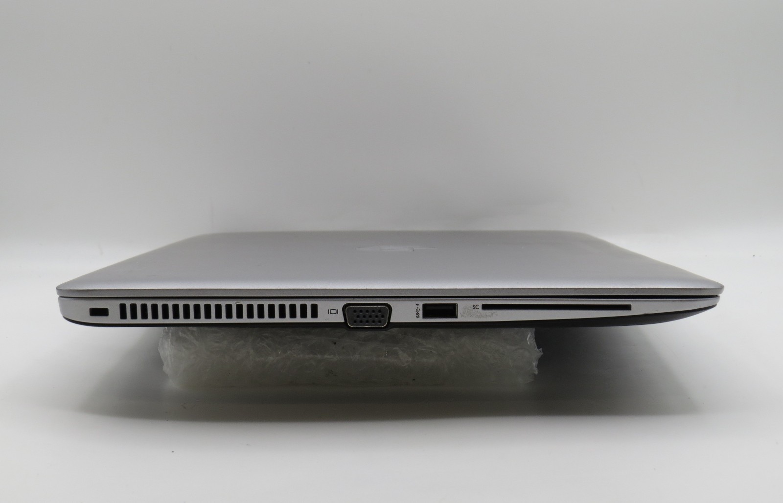 i5-7200U @ 2.5GHz 8GB DDR4 480GB 2.5″ SATA SSD HD 620 15.6″ No Batt/OS/AC