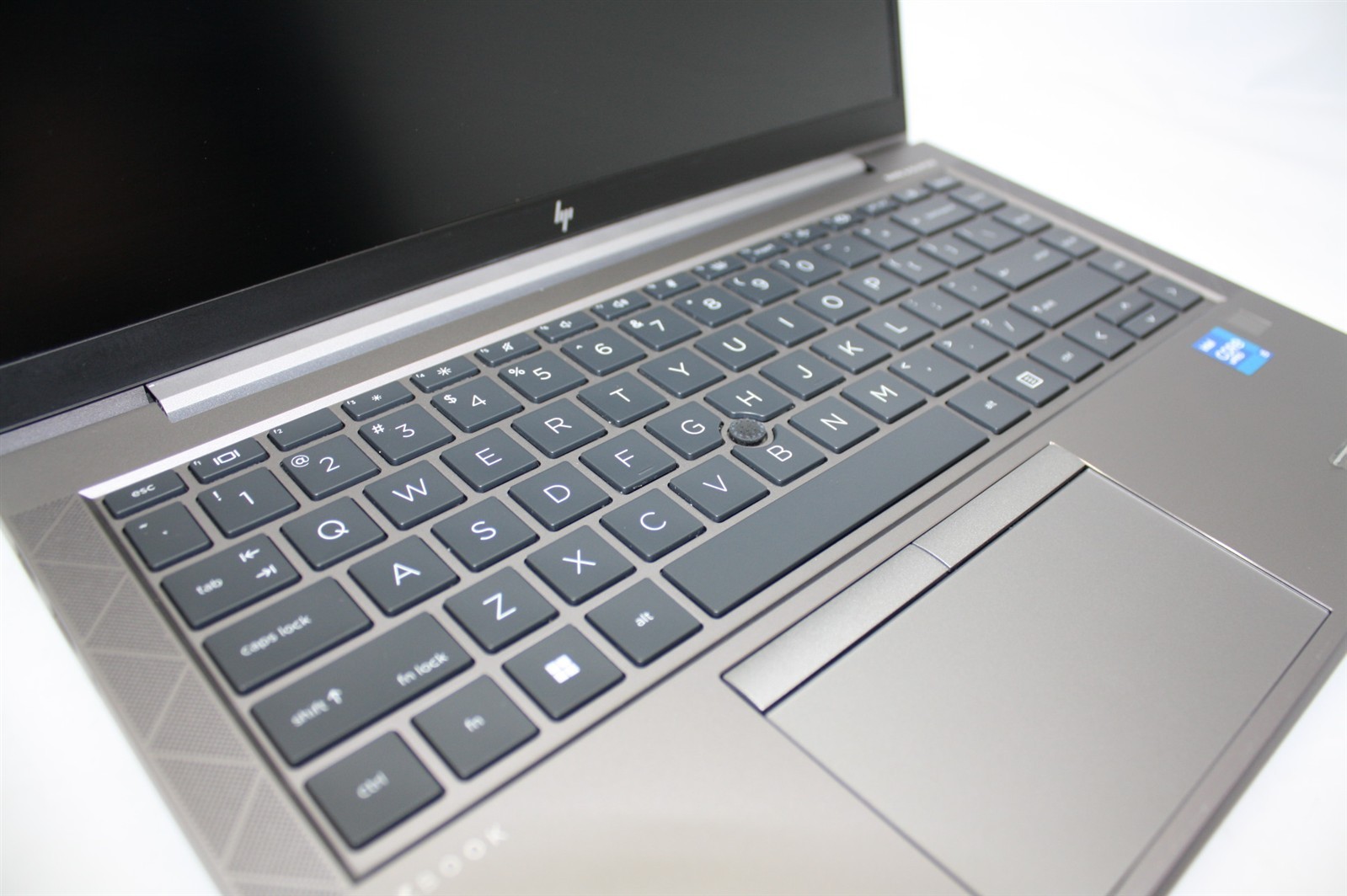 14″HP ZBook Firefly G8 i5-1145G7 2.60GHz RAM 16GB NVMe 256GB/Cosmetic issue