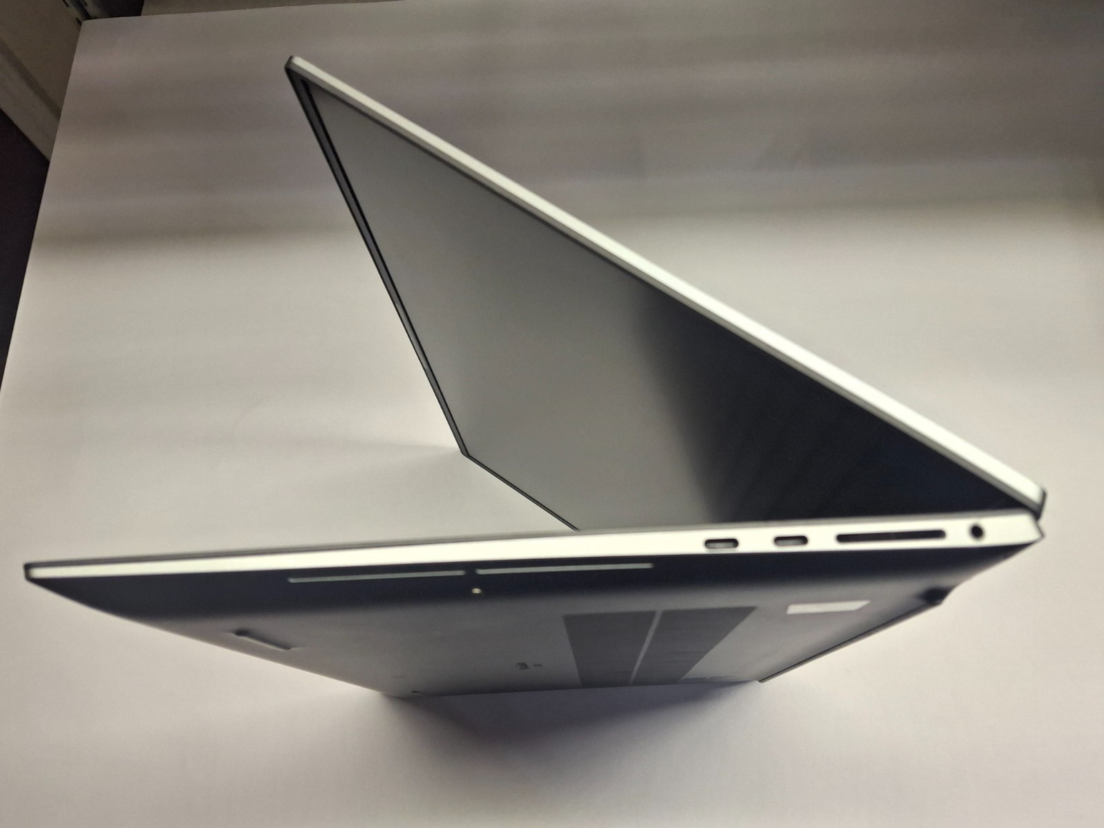 Dell Precision 5770 17 i712800H 24GHz 32GB 1TB SSD Nvidia RTX A3000 12G G2U
