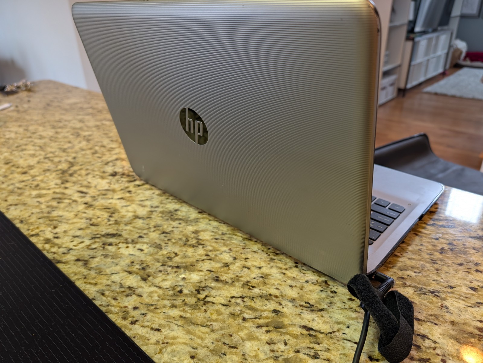 HP 15-ay503tx I5-6200U 2.3GHZ 250GB SSD 8GB RAM | WIN11 | Radeon R5 M330 2GB