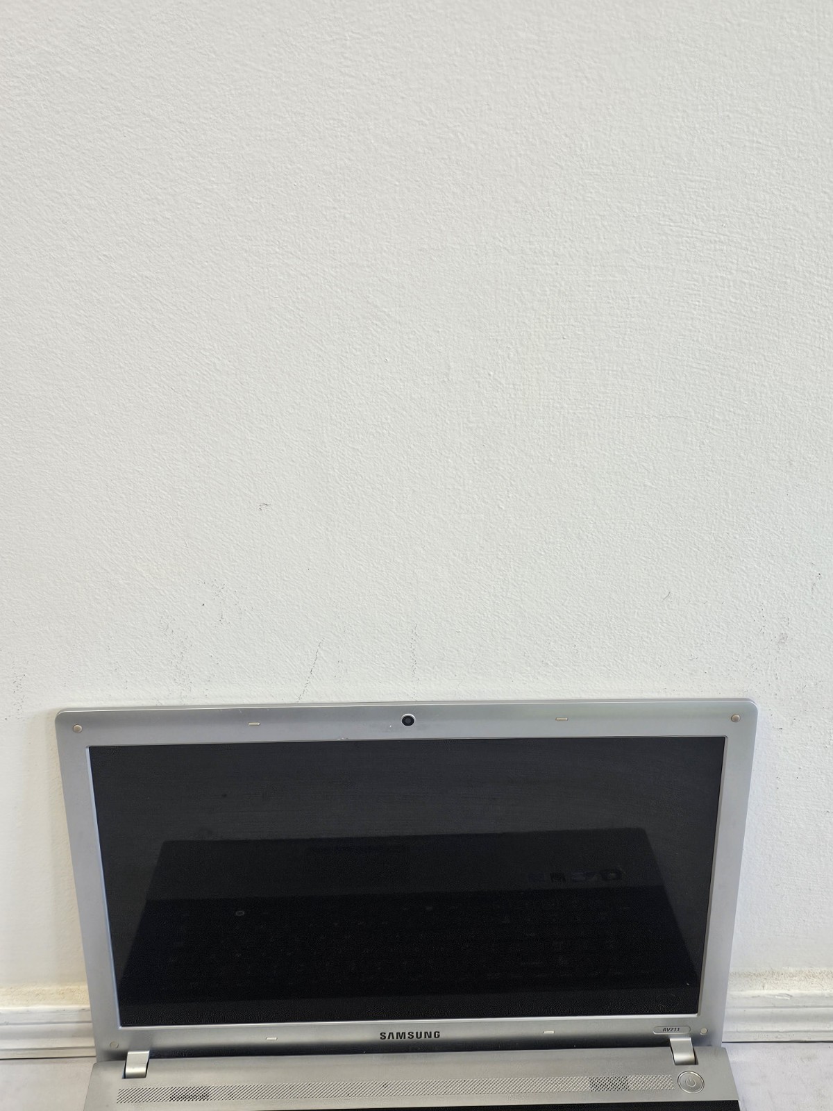 Samsung RV711 Laptop – i3-M380 – 4GB RAM – 500GB HDD – NO BATT Parts/Repair READ