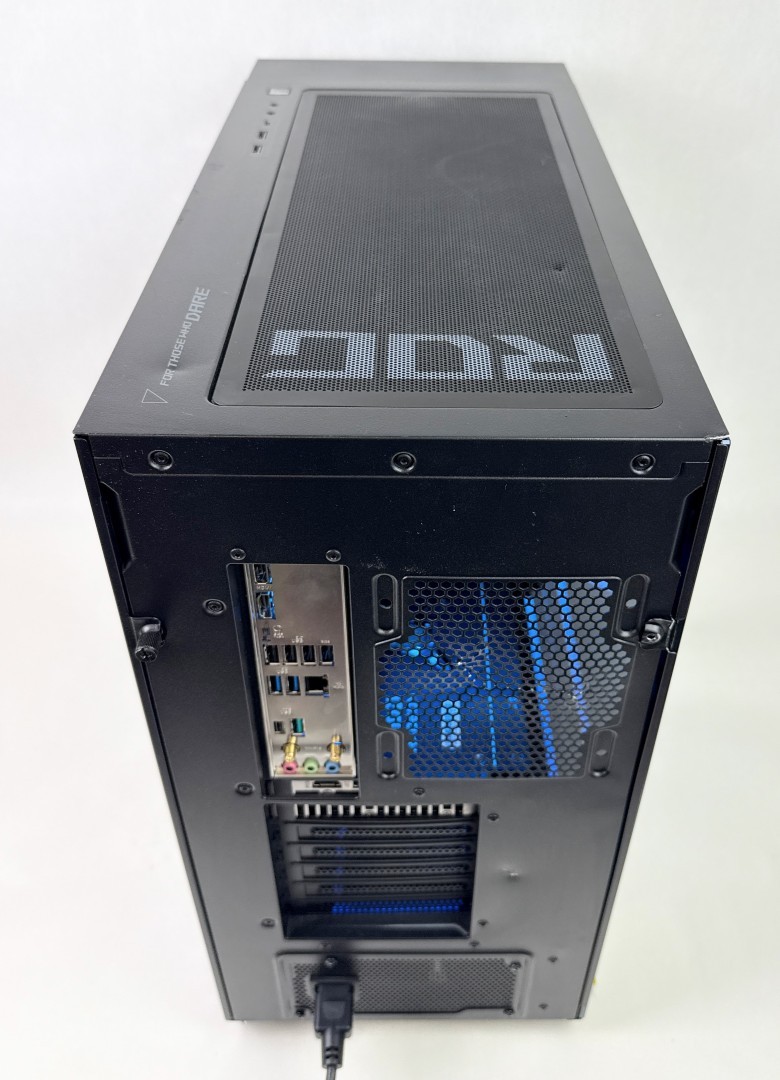 ASUS ROG GM700TZ 58L Gaming Desktop Ryzen 9 9950X 32GB 2TB RX 9070XT W11H Dent