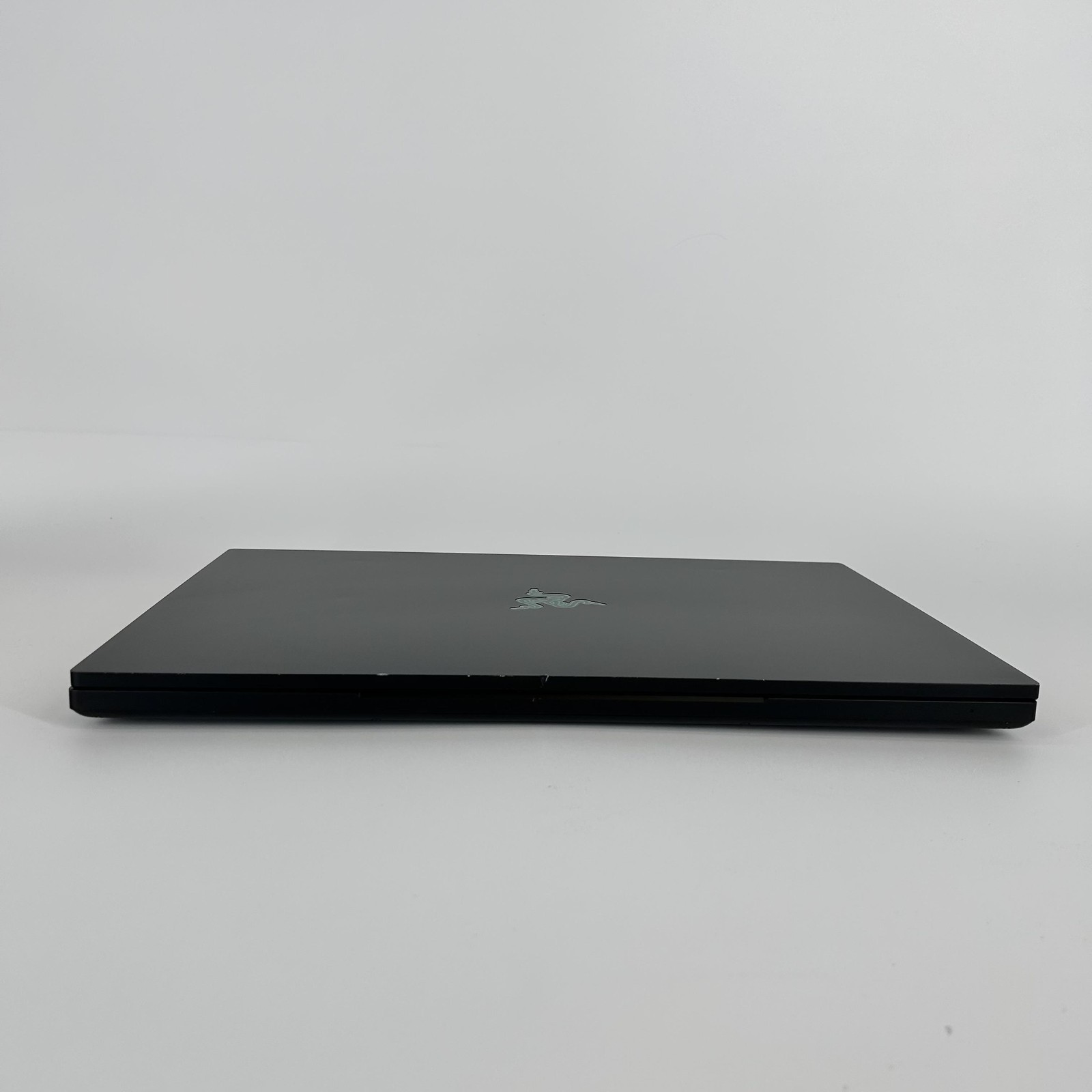 Razer Blade 18 240Hz QHD+ 2.2 GHz i9-13950HX 32GB 1TB/1TB NVIDIA RTX 4090 Good