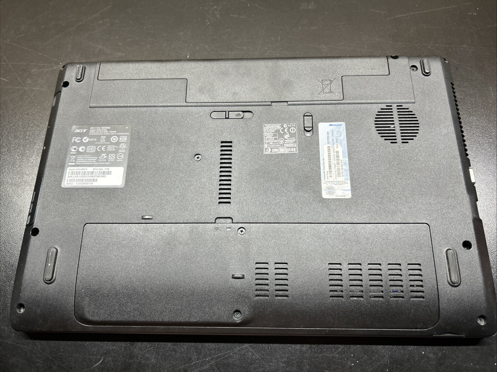 Acer Aspire 5250 Laptop AMD C-50 8GB RAM 320GB HDD Linux Mint – Needs Battery