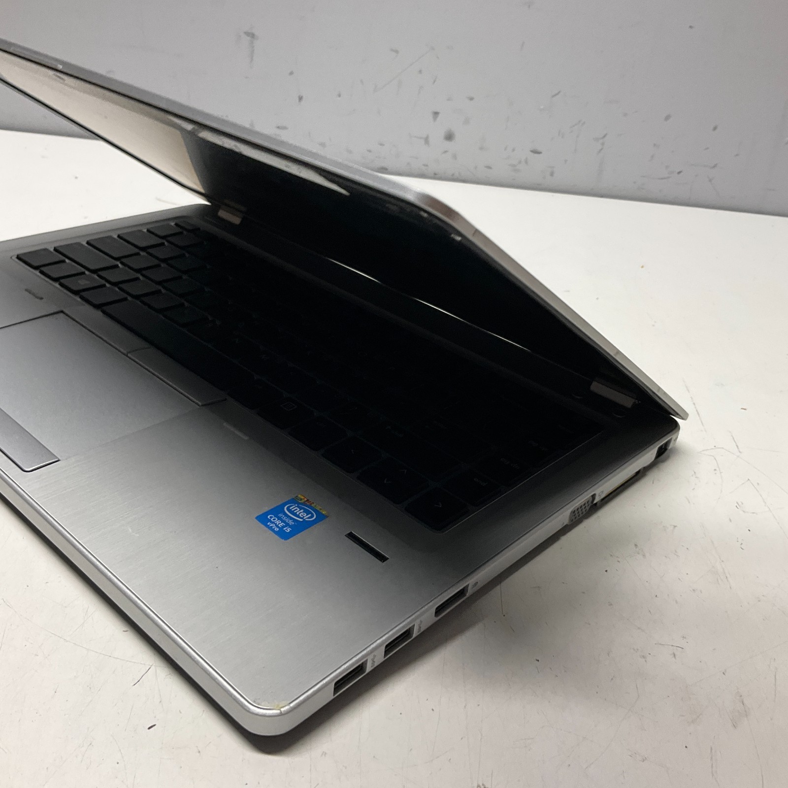 HP EliteBook Folio 9480m 14″ Laptop Intel i5-4310U @ 2.00 GHz 4GB 128GB SSD