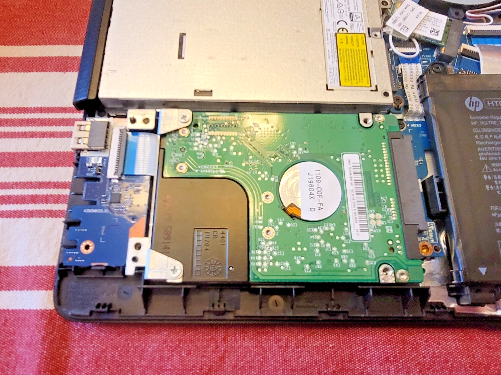HP 15-db0xxx 14″ AMD A6-9225 Radeon R4 2.6GHz, 4GB RAM, Windows11 Pro, 160GB HDD