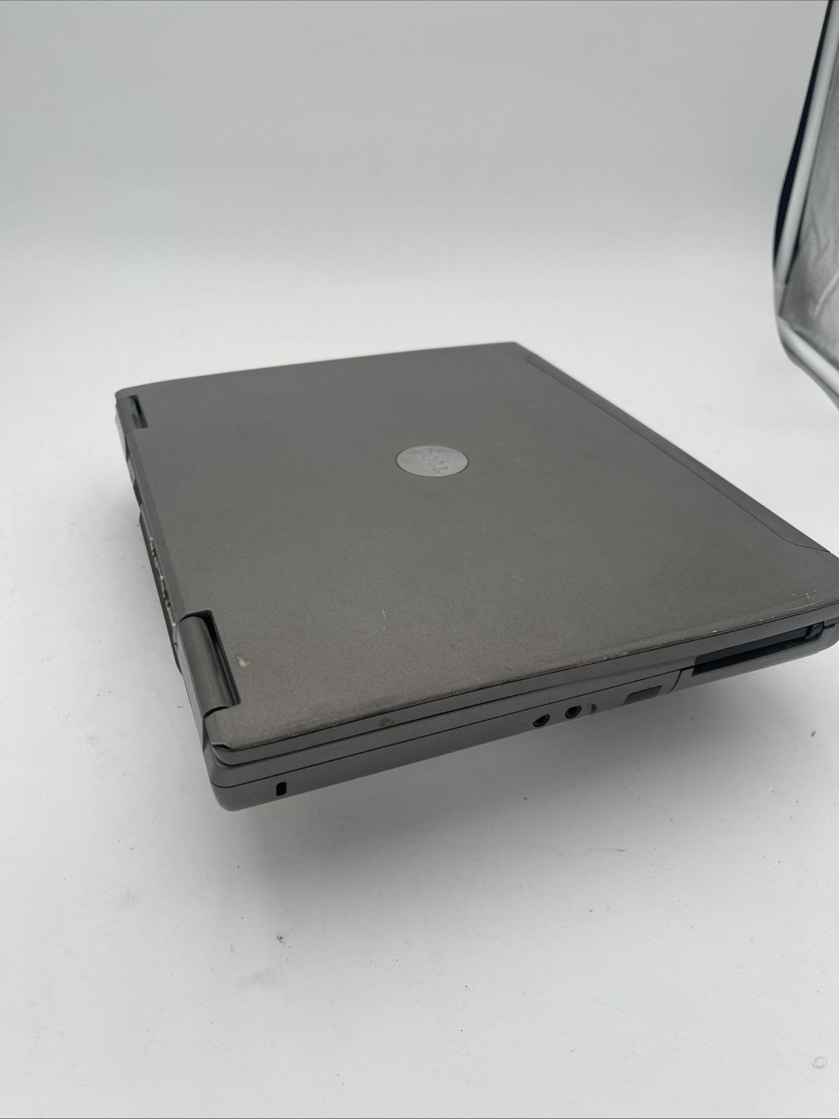 Dell Latitude D610 Pentium M 1.73Ghz 14″ Laptop w/512 Mb RAM ,DVDRW / NO HDD
