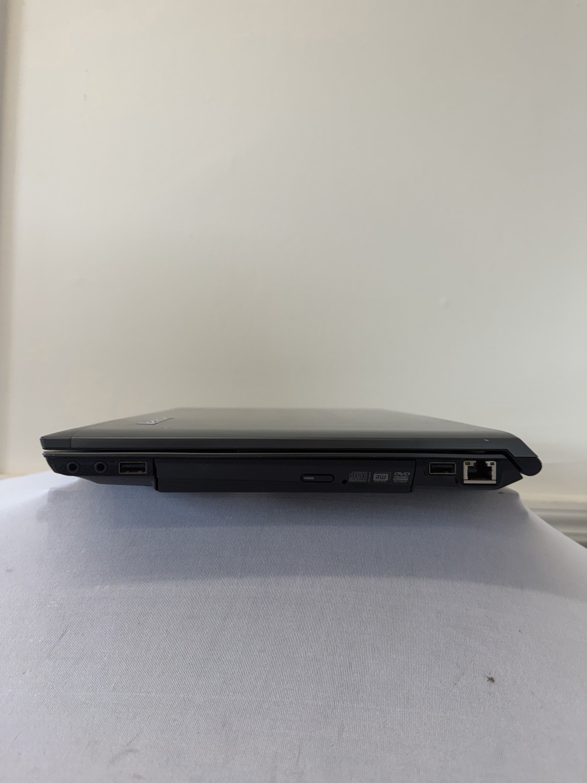 Lenovo V570 Laptop – Good Screen – Intel i5-2450M – RAM 6 GB – Read Des