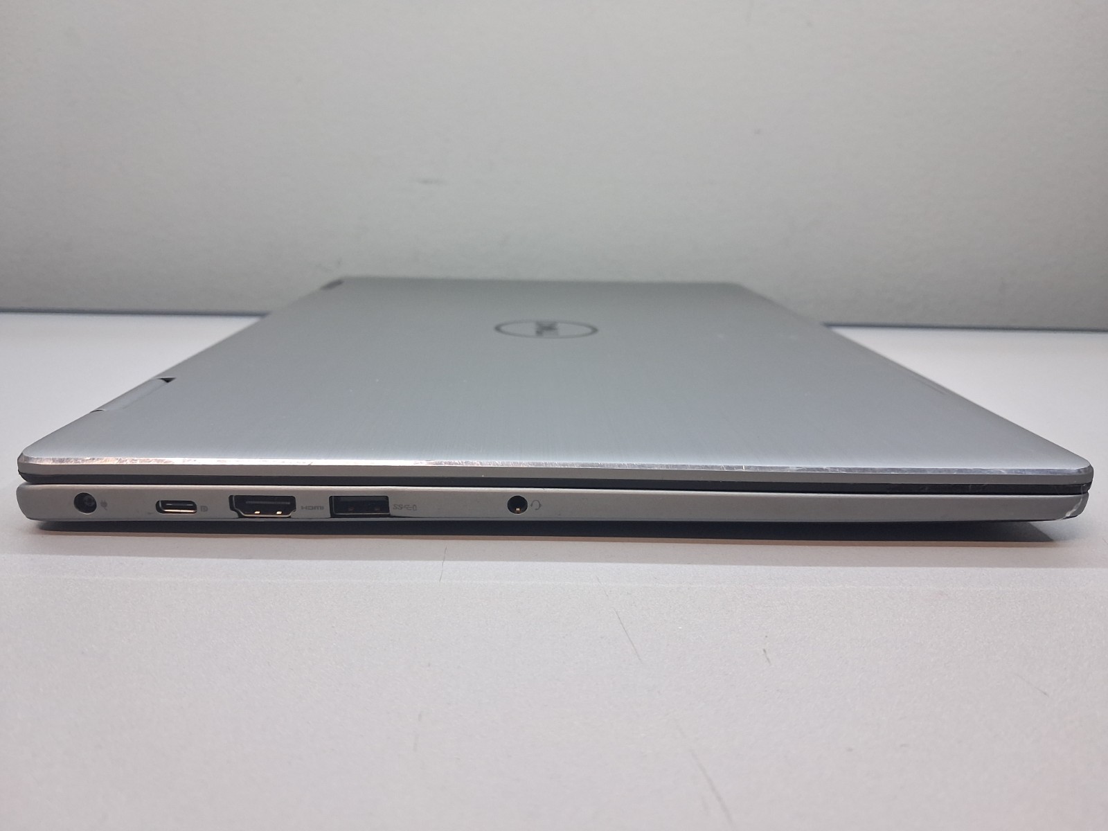 Dell Inspiron 7579 15.6″ FHD 2-in-1 i7-7500U 2.7GHz 8GB RAM 512GB M.2 W11H READ