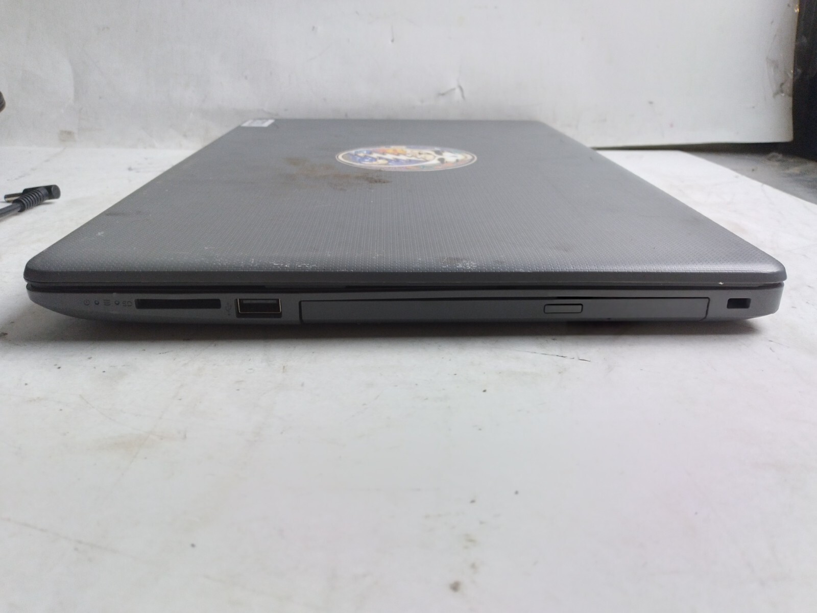 HP Notebook 15 w/i3-7100U, 8GB RAM, 15.6″ Laptop for Parts/Repair