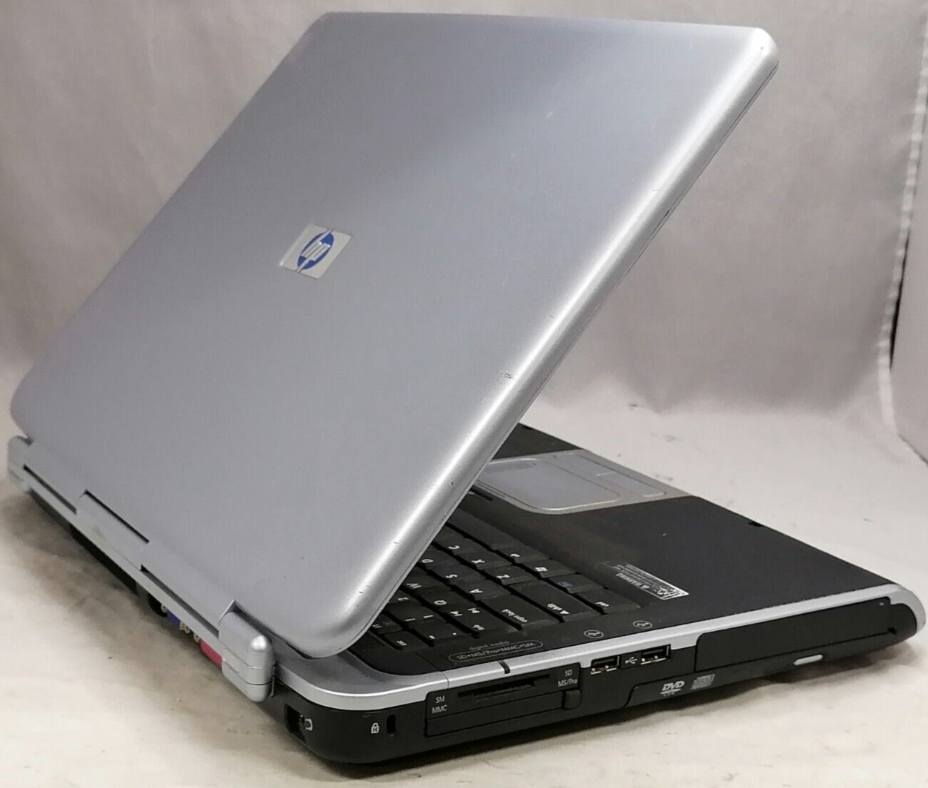 FOR PARTS 15.4″ HP Pavilion zv5000 (Intel Pentium 4/2.40 GHz/NO RAM/NO HDD)